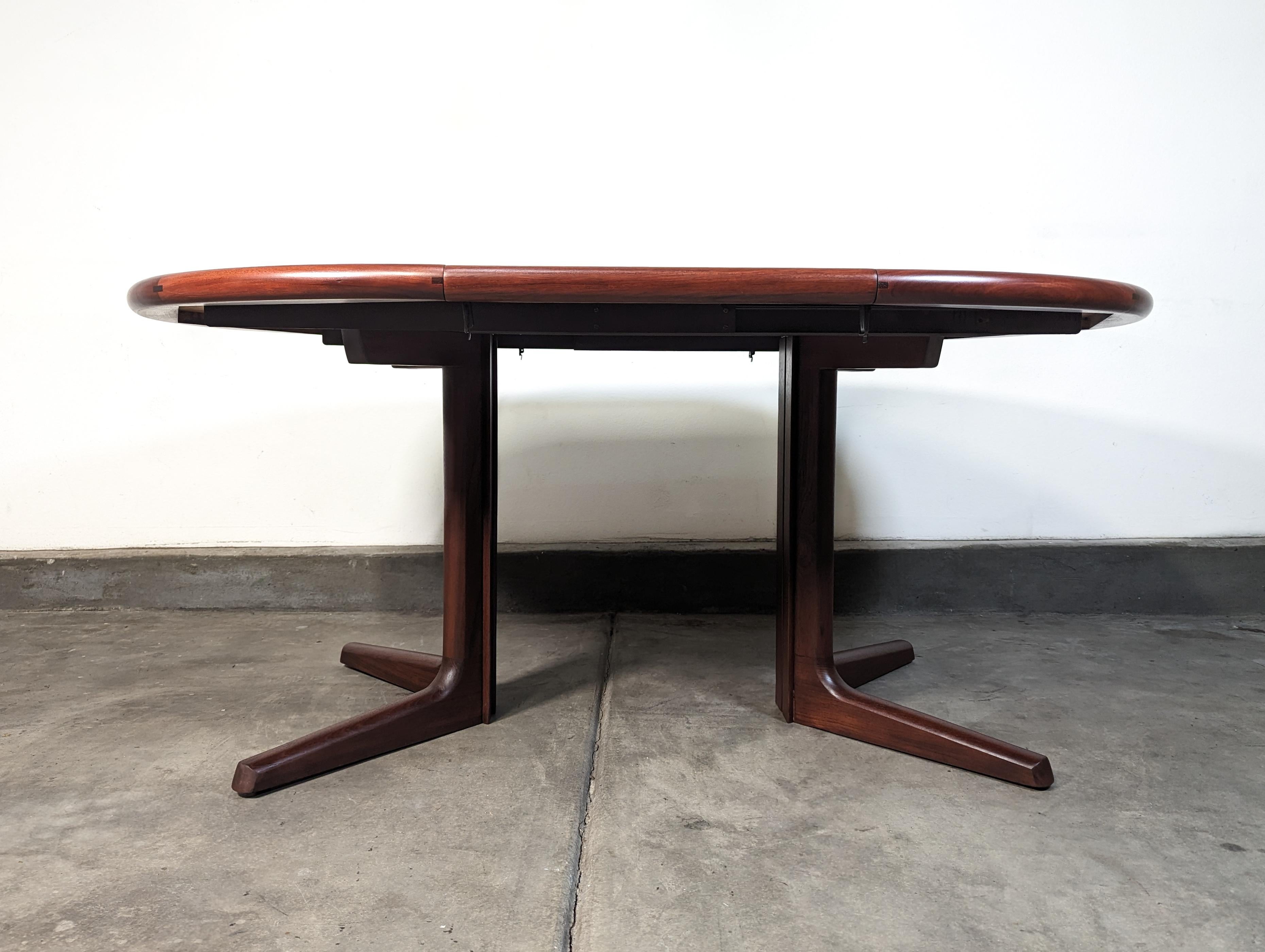 Mid Century Modern Rosewood Pedestal Dining Table by Dyrlund, c1960s 7