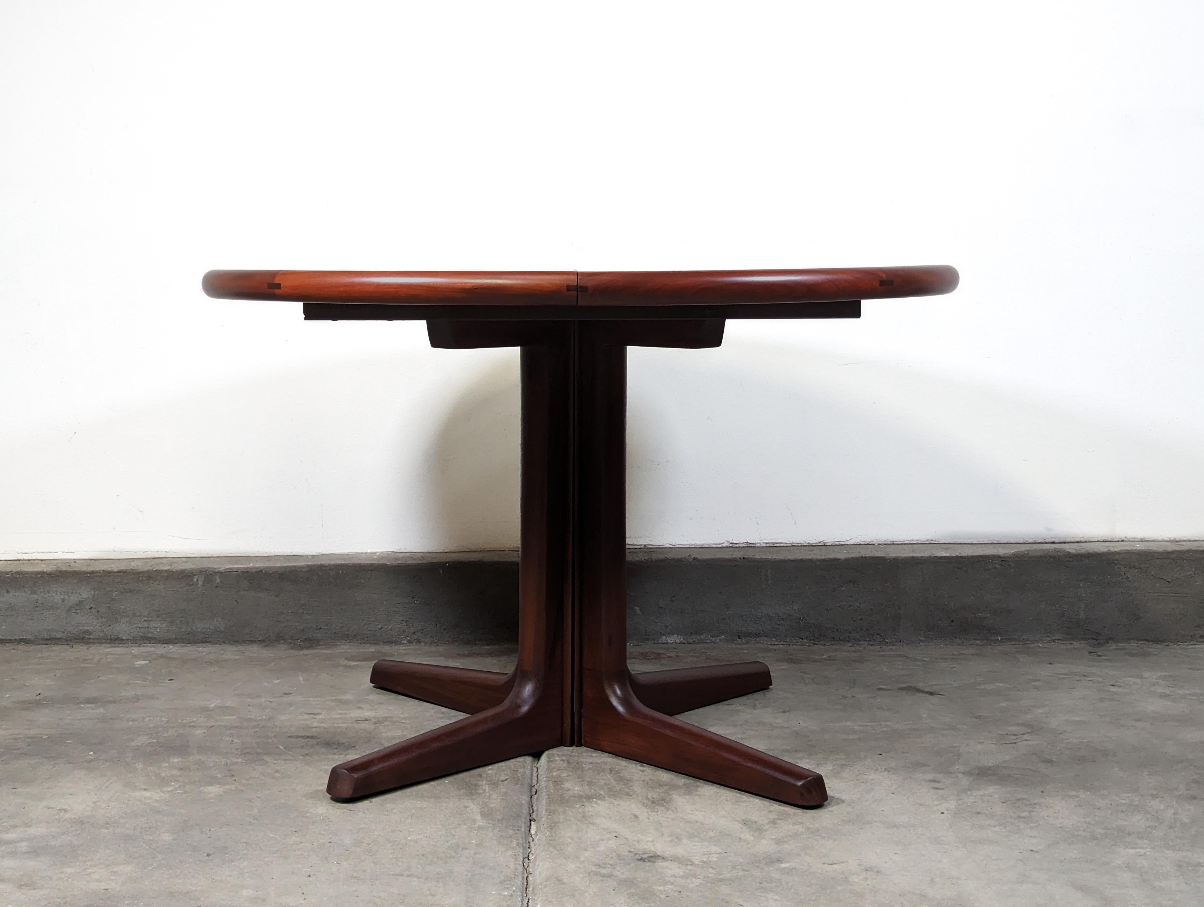 Mid Century Modern Rosewood Pedestal Dining Table by Dyrlund, c1960s 1