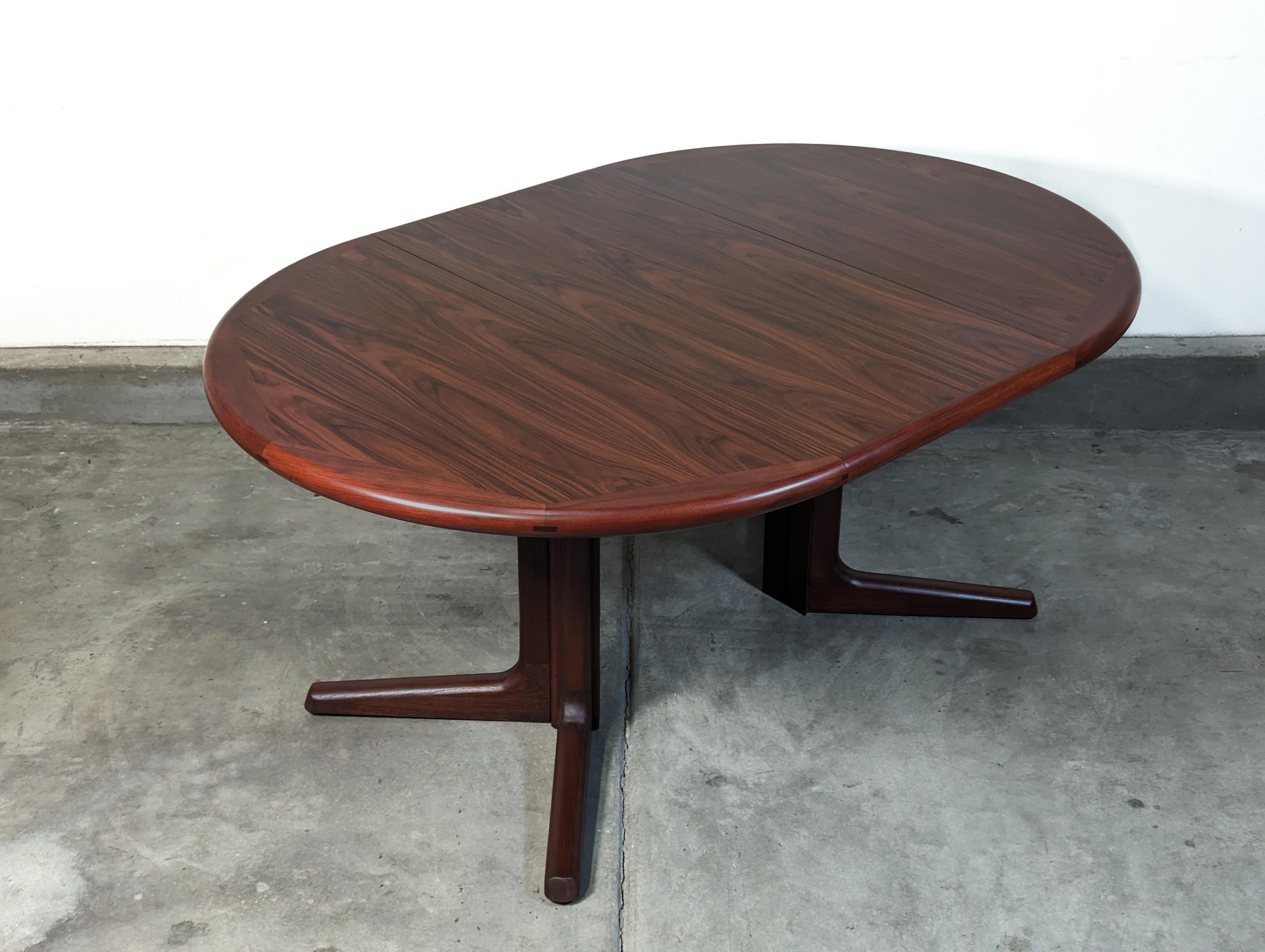 Mid Century Modern Rosewood Pedestal Dining Table by Dyrlund, c1960s 3