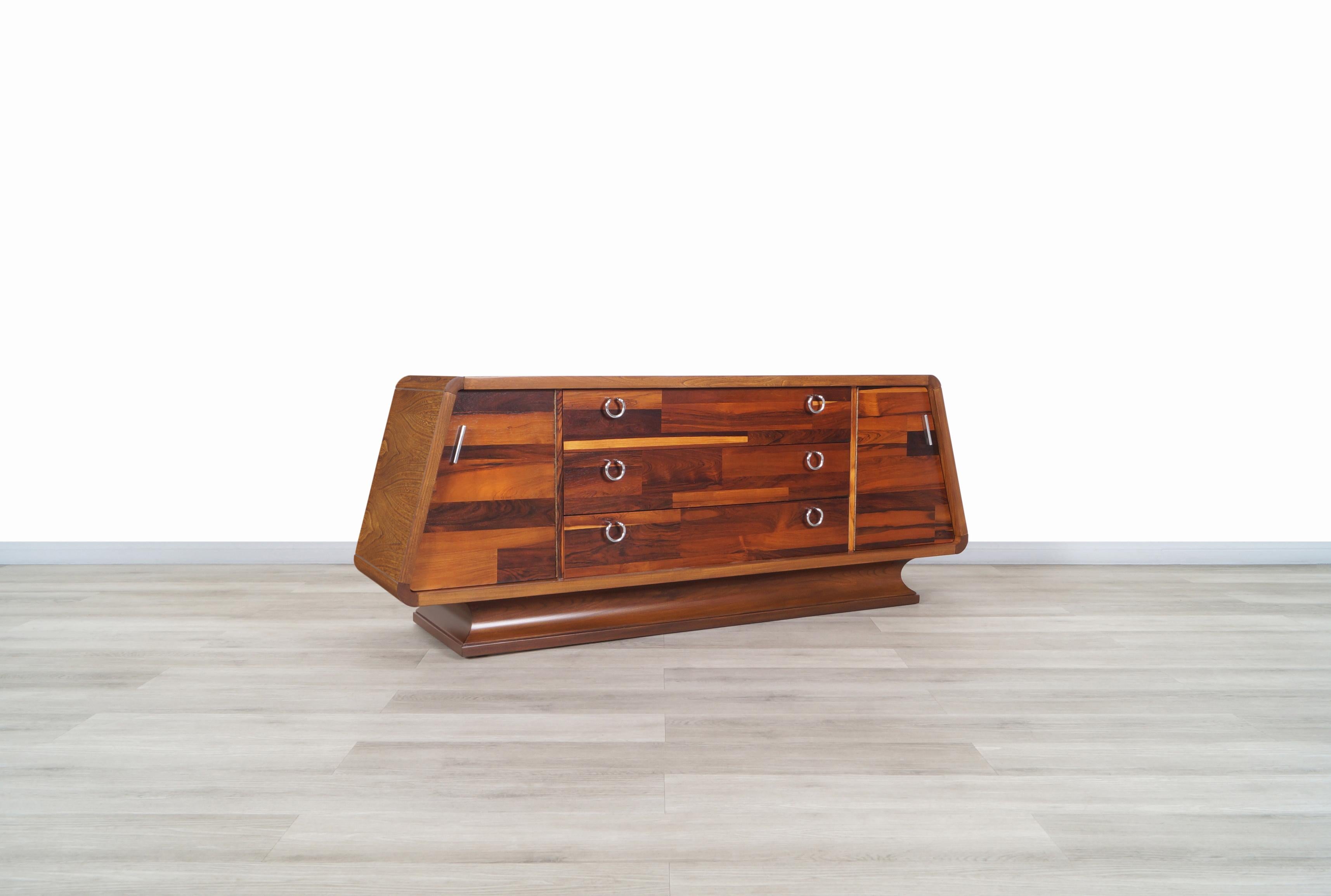 Exceptional Mid-Century Modern rosewood credenza designed and manufactured in the United States, circa 1970s. This credenza has a captivating design due to the pyramidal shape of its structure. Features, three large dovetail drawers in the center,