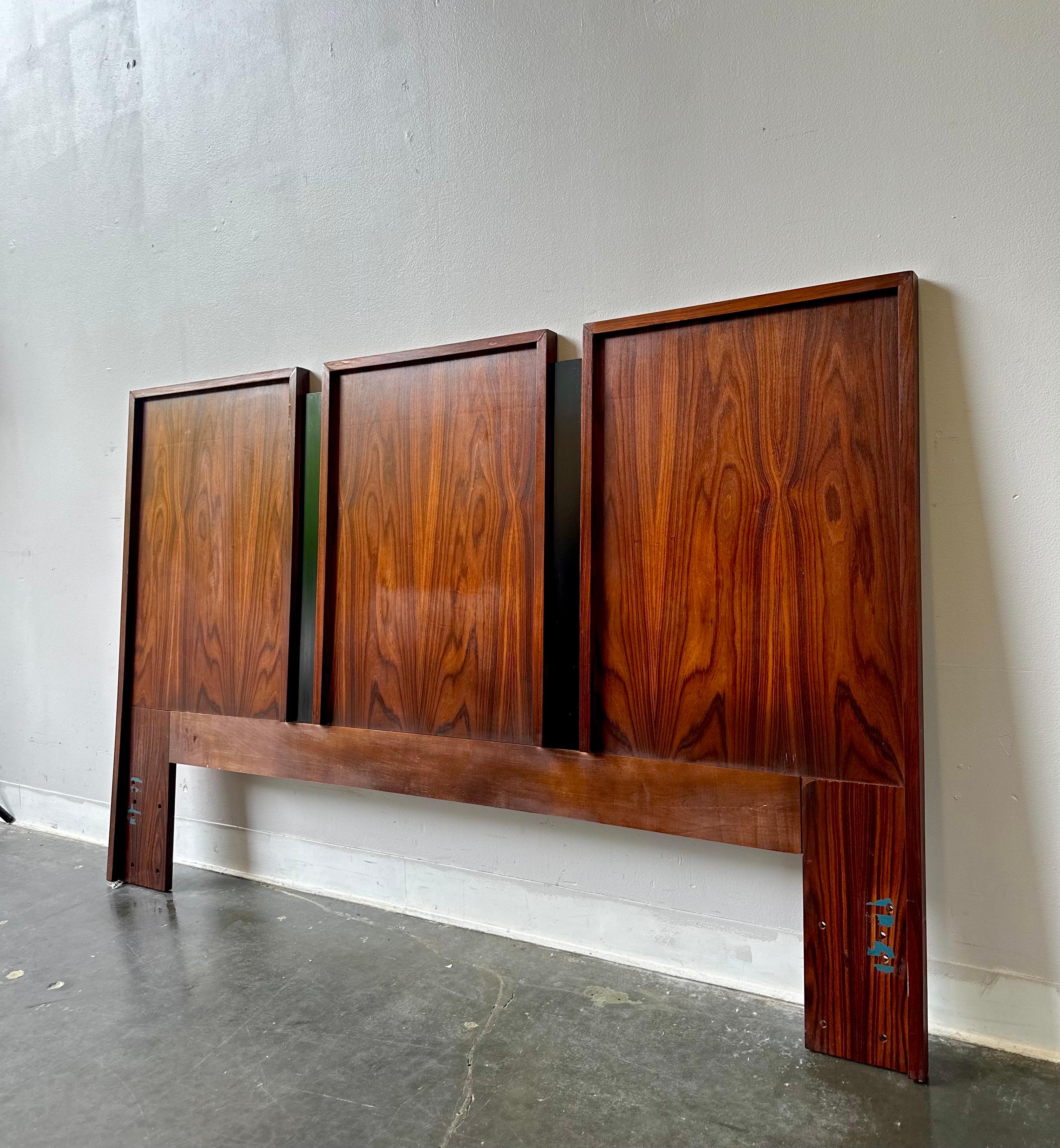 Canadese Testiera in legno di palissandro del Mid Century Modern Queen o Full size in vendita
