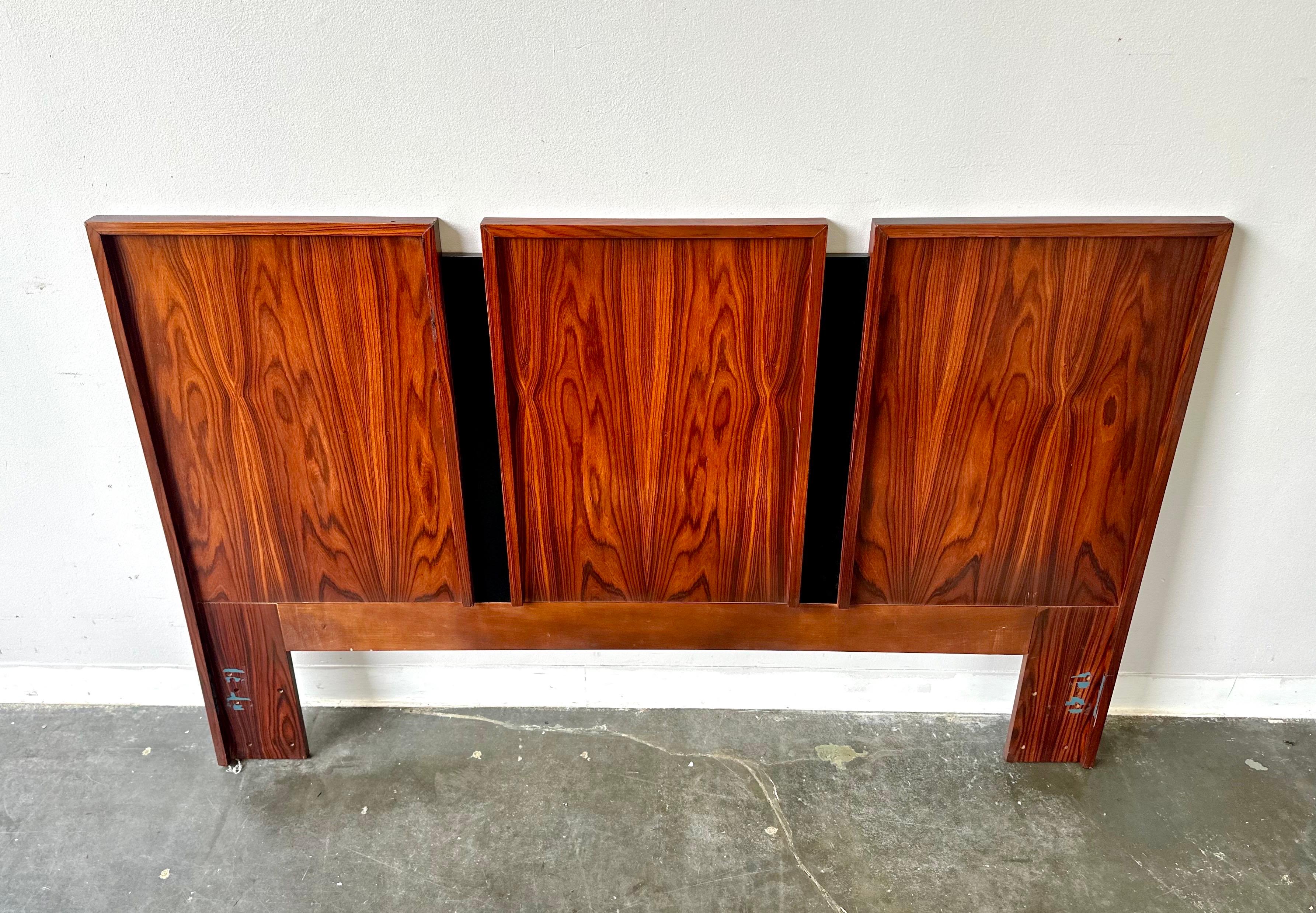 Testiera in legno di palissandro del Mid Century Modern Queen o Full size In condizioni buone in vendita a Sayreville, NJ