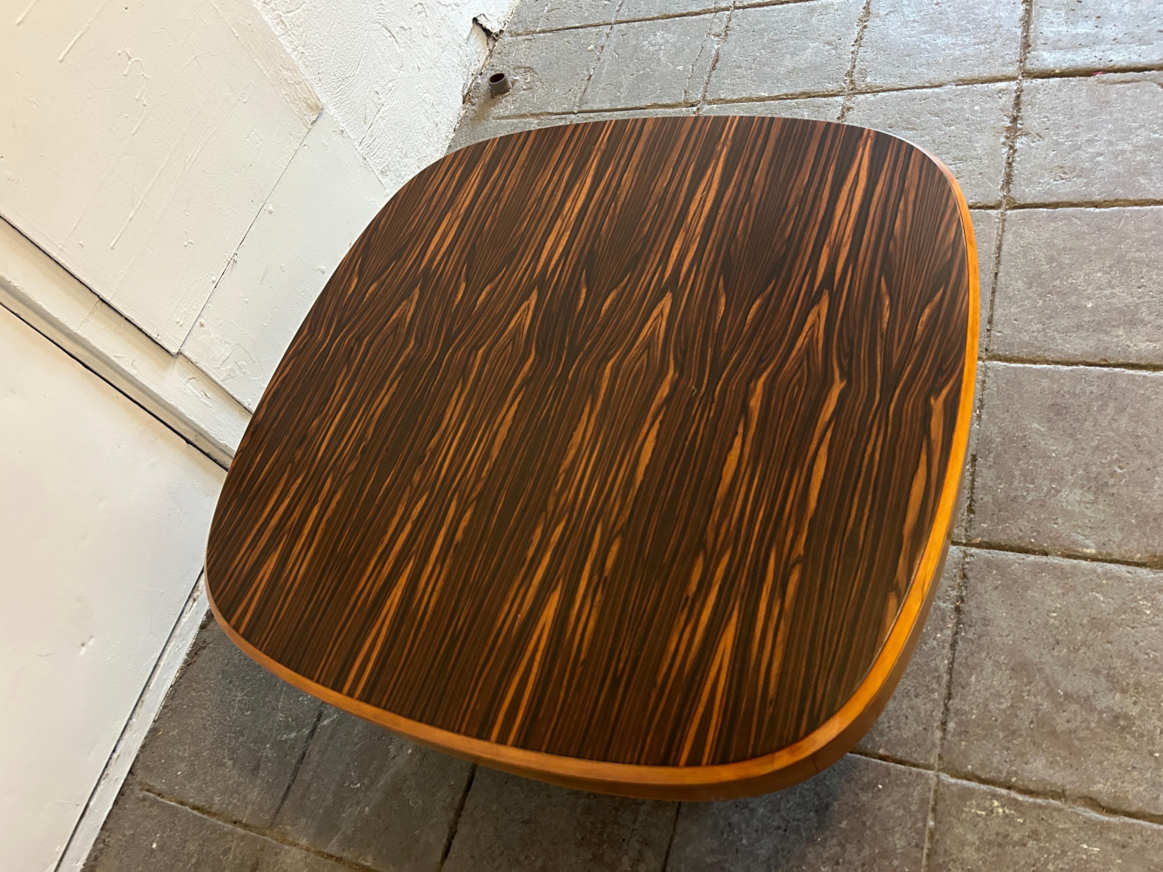 Mid century modern Rosewood round drum coffee table Milo Baughman  In Good Condition For Sale In BROOKLYN, NY