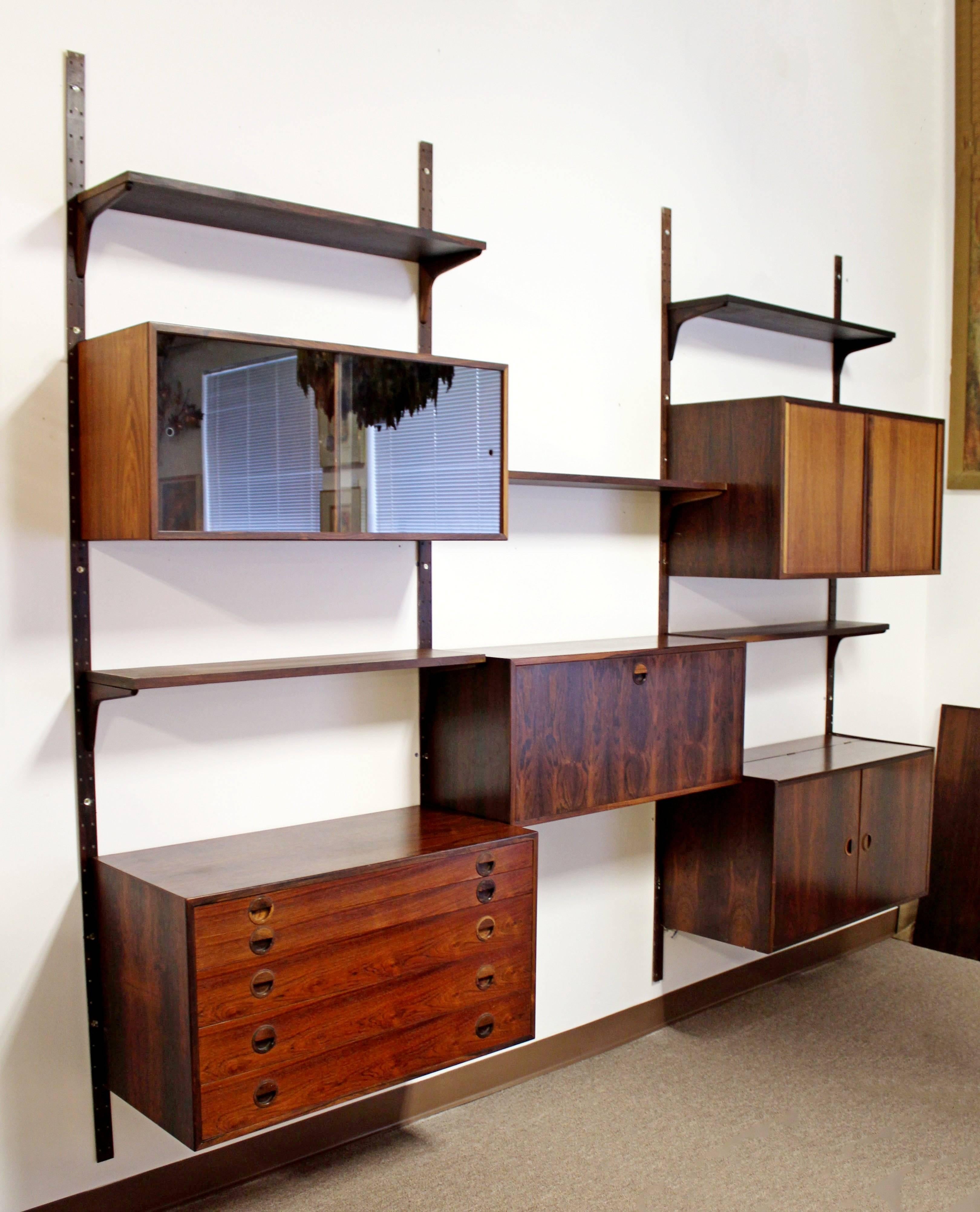 Mid-Century Modern Rosewood Shelving Wall Unit Five-Drawer Seven-Shelf In Good Condition In Keego Harbor, MI