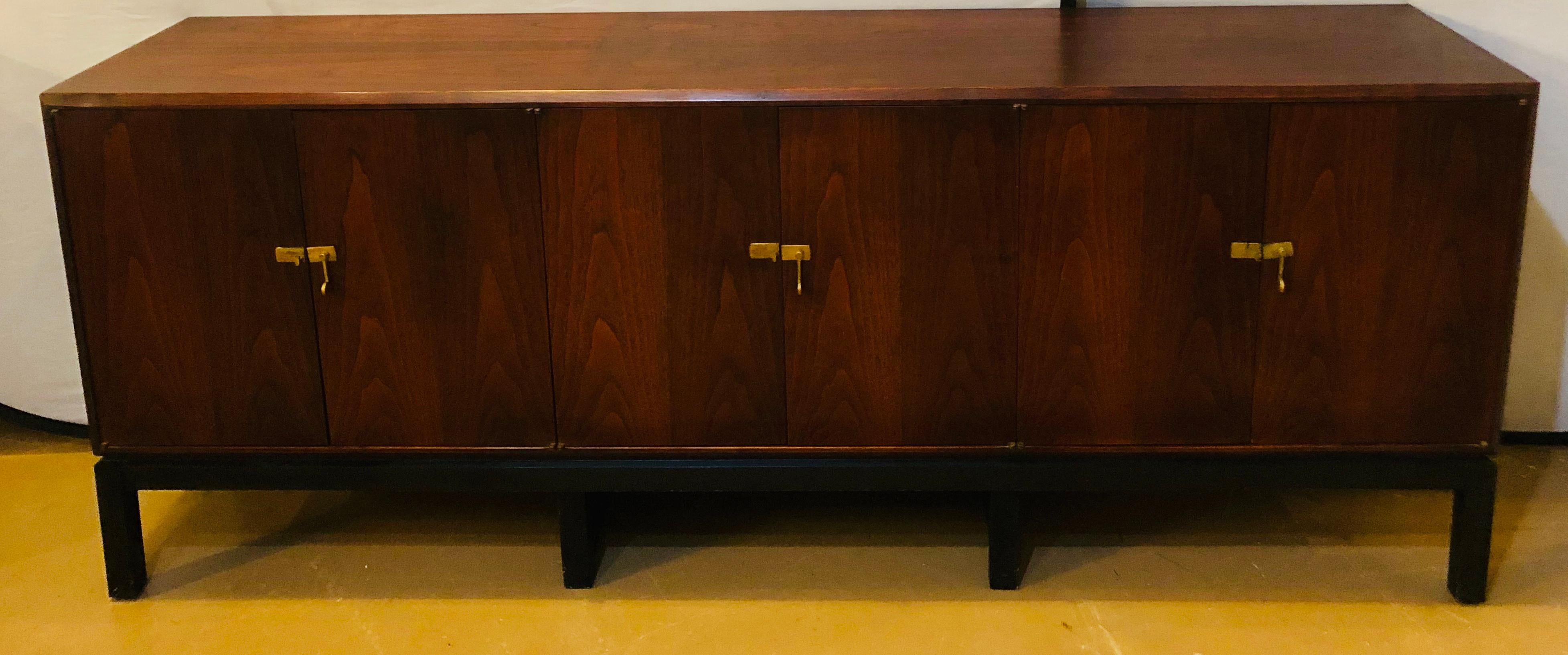 Mid-Century Modern Rosewood Sideboard/Console W. Fitted Interior on Ebony Legs In Good Condition In Stamford, CT