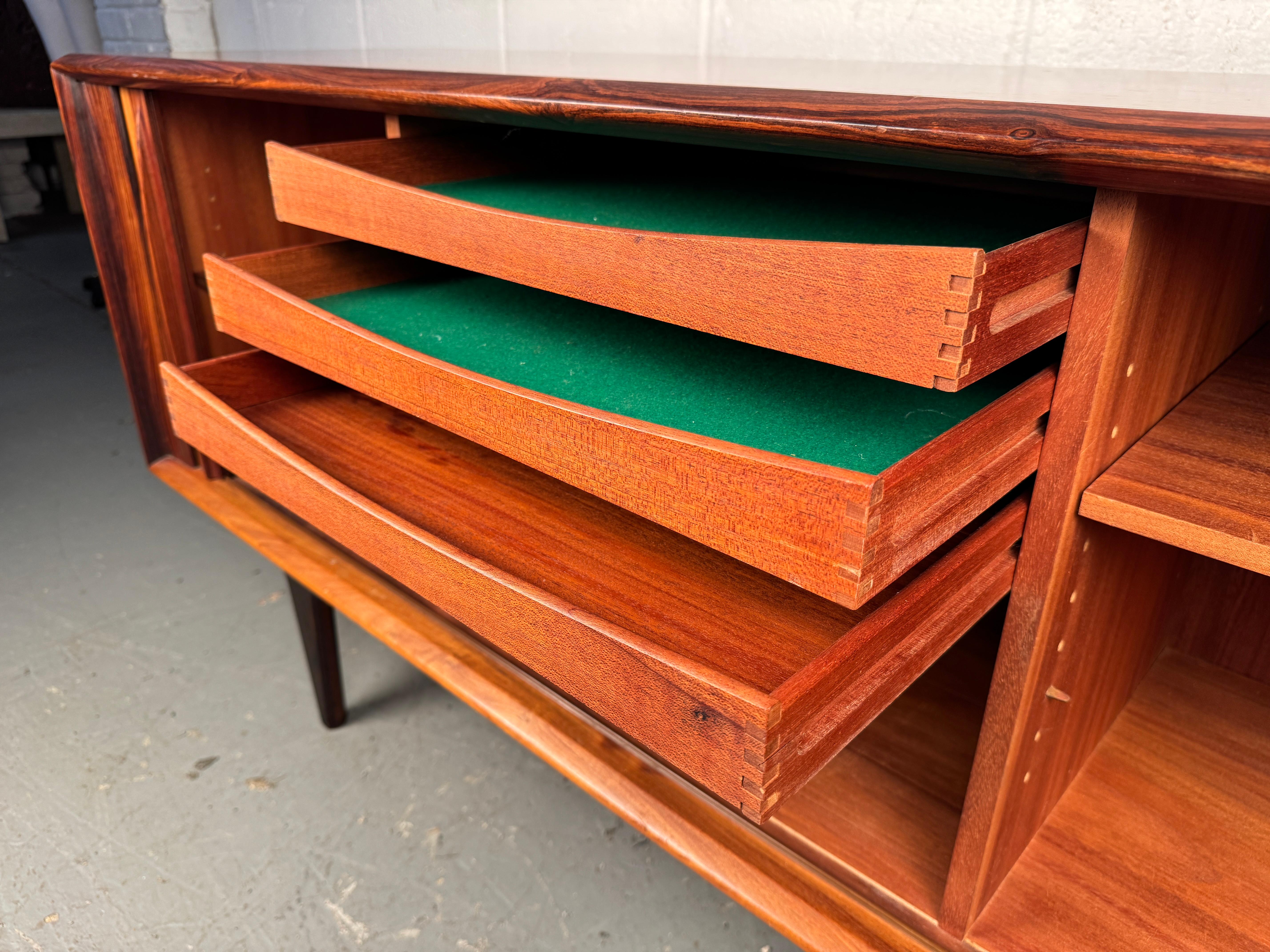 Mid-Century Modern Rosewood Sideboard For Sale 7