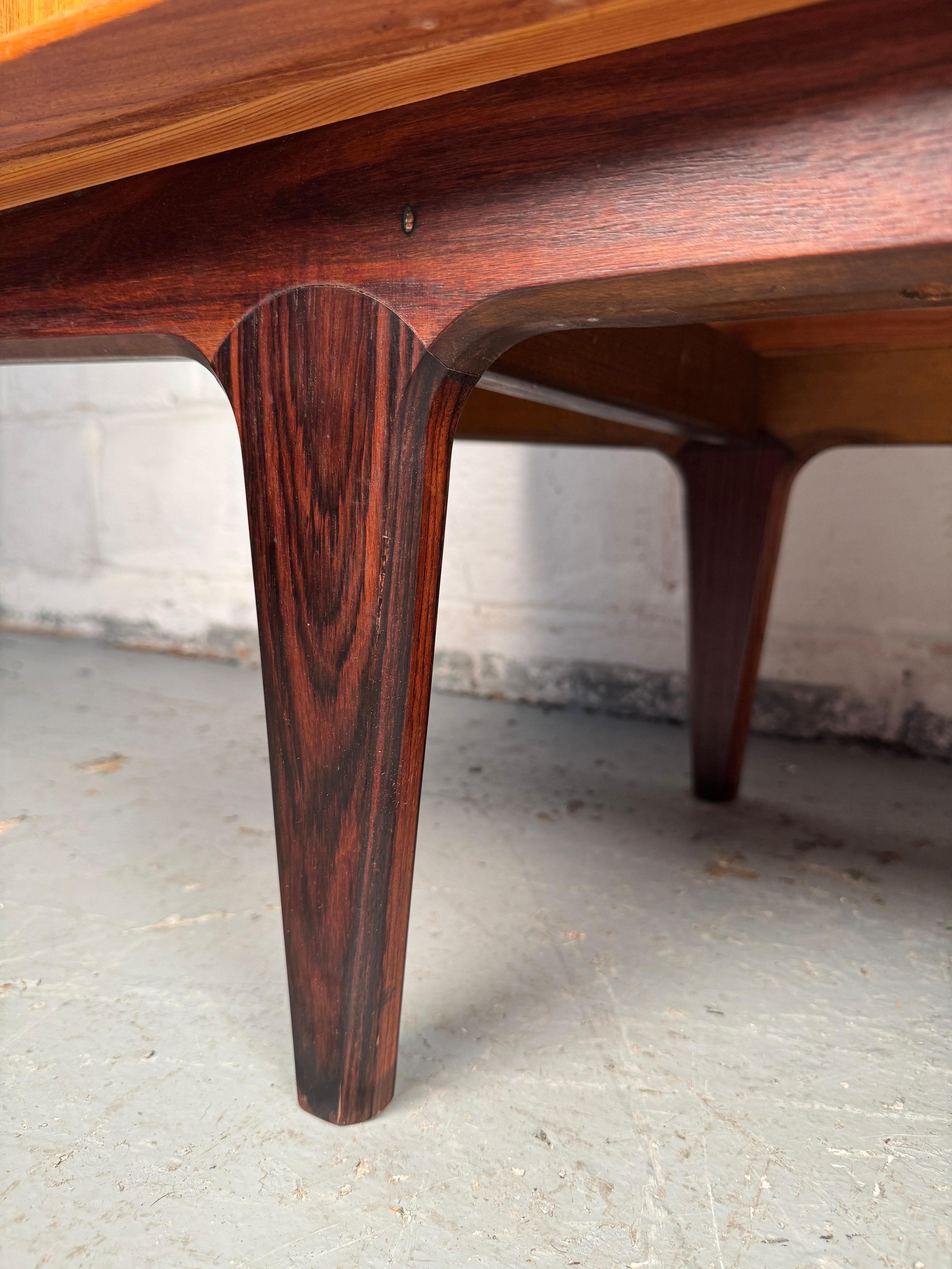 Mid-Century Modern Rosewood Sideboard For Sale 9