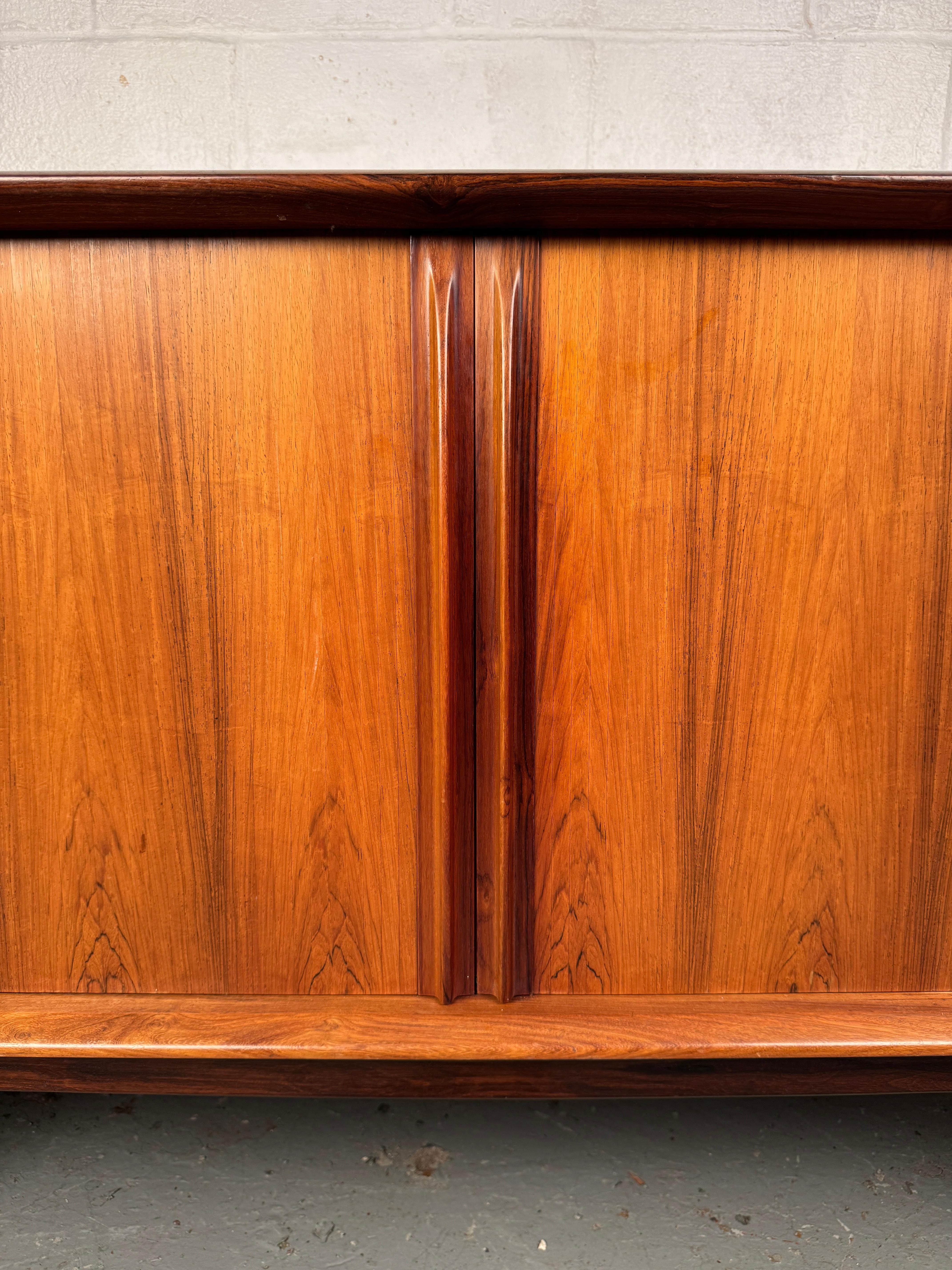 Mid-Century Modern Rosewood Sideboard For Sale 11