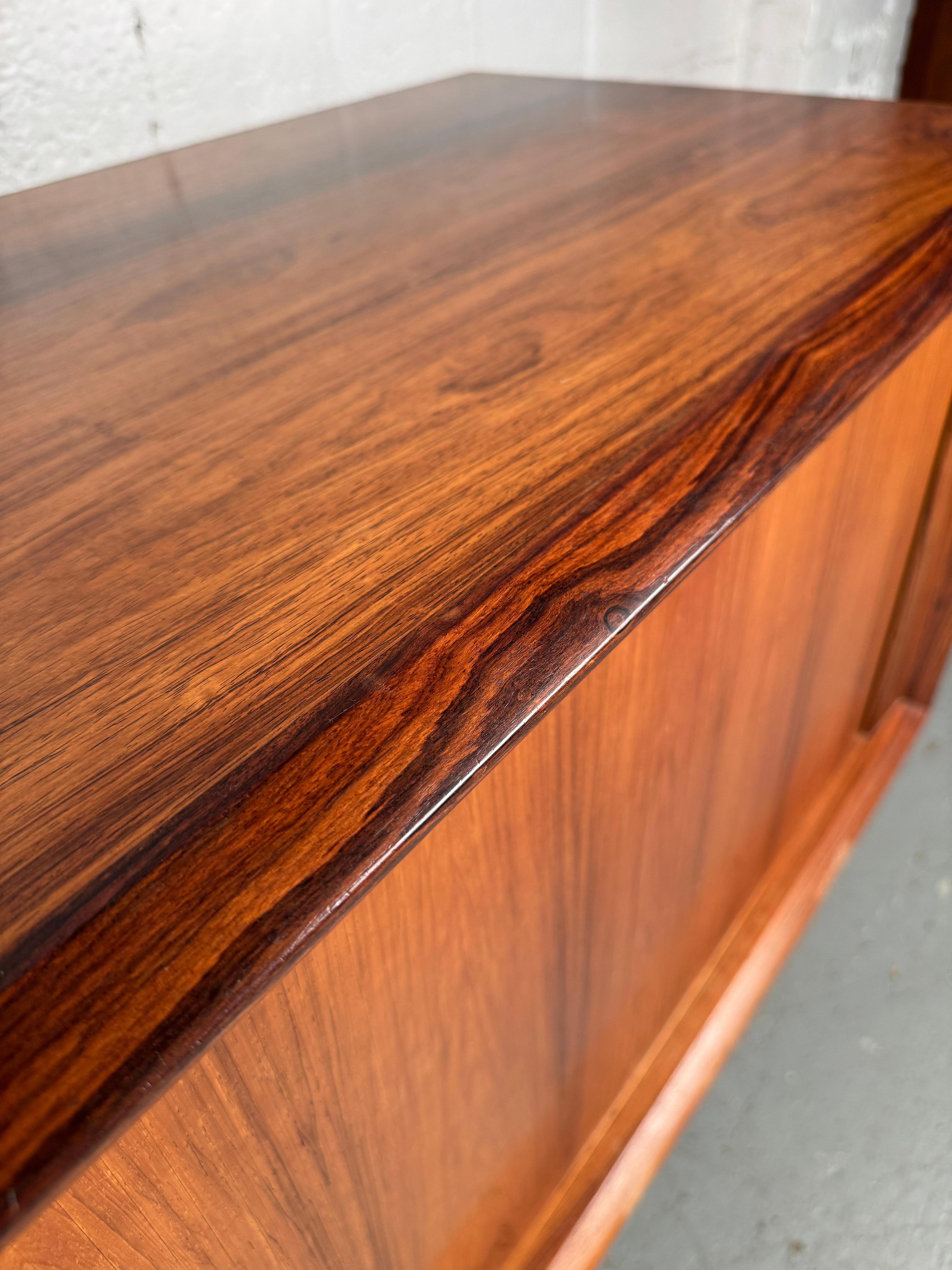Mid-Century Modern Rosewood Sideboard For Sale 12