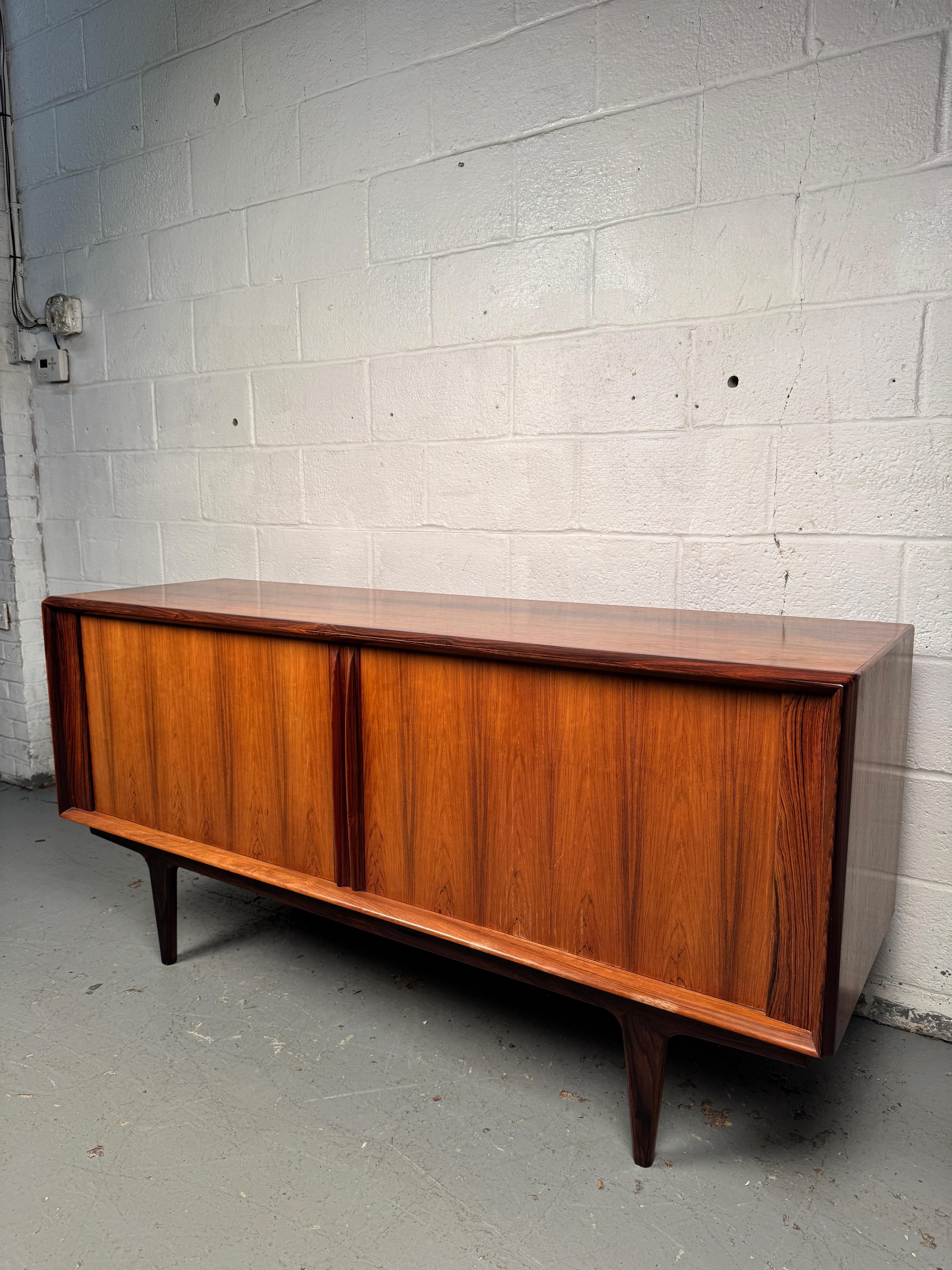 Mid-Century Modern Rosewood Sideboard For Sale 14