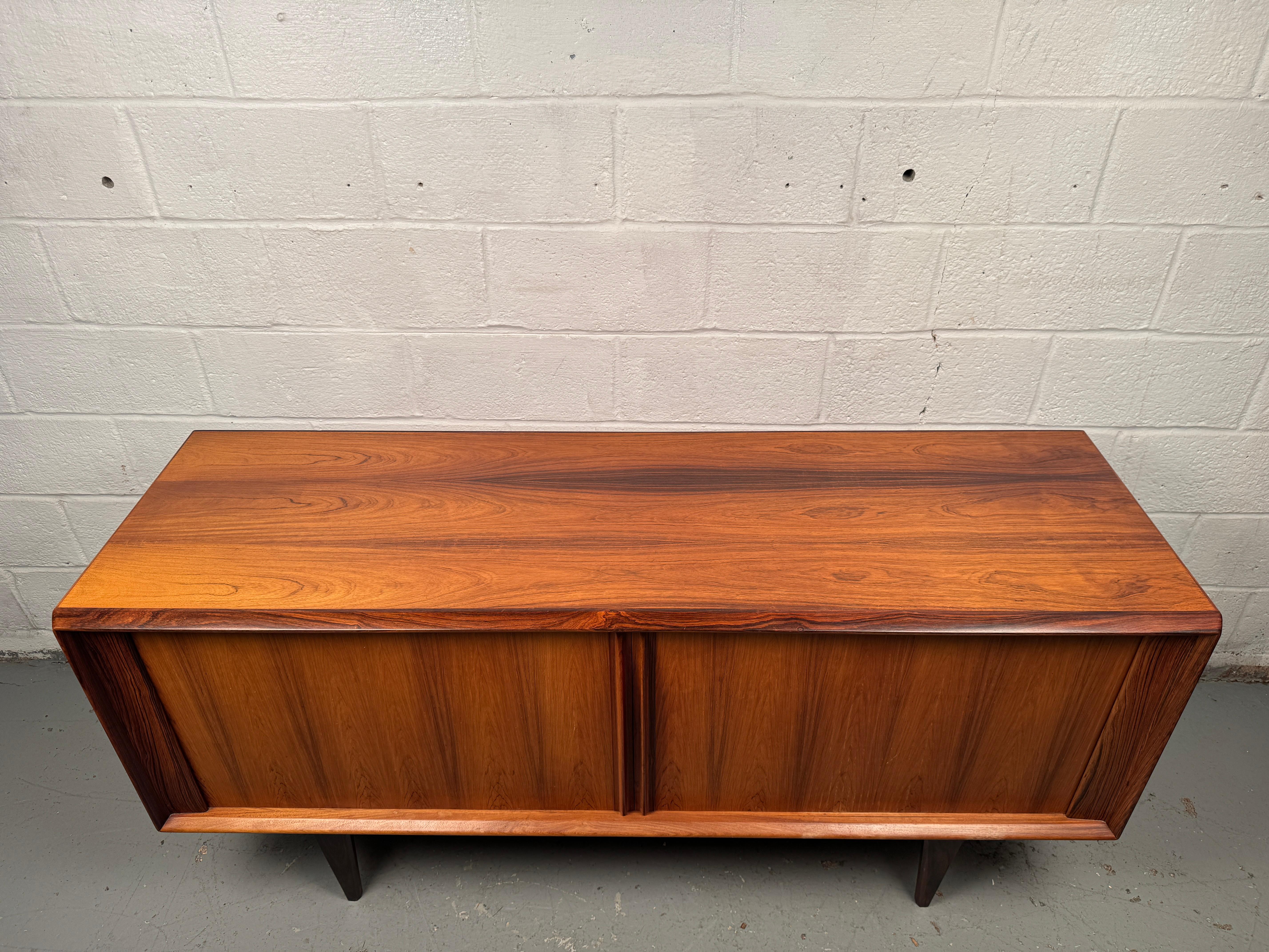 Mid-Century Modern Rosewood Sideboard For Sale 1