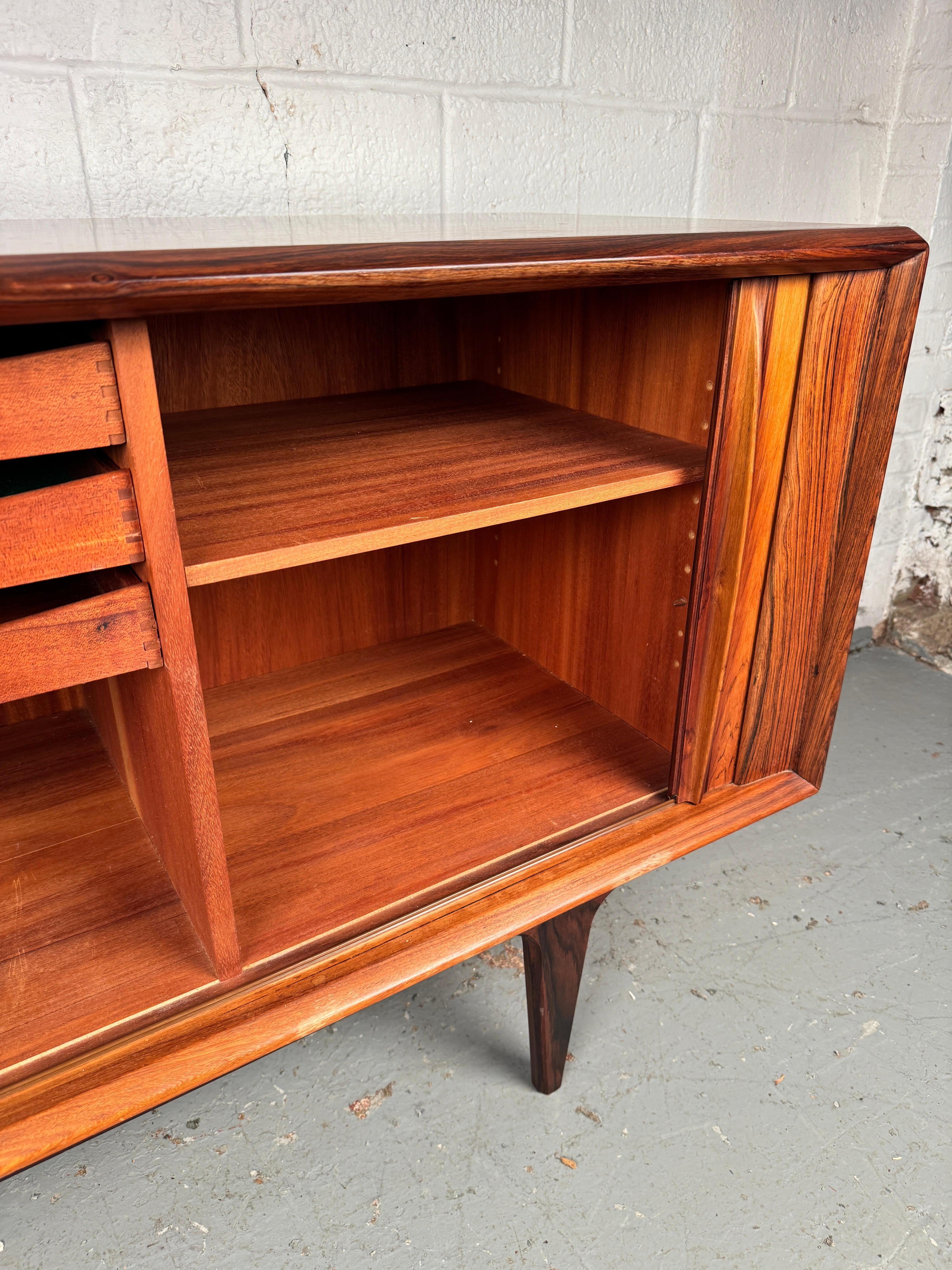 Mid-Century Modern Rosewood Sideboard For Sale 5