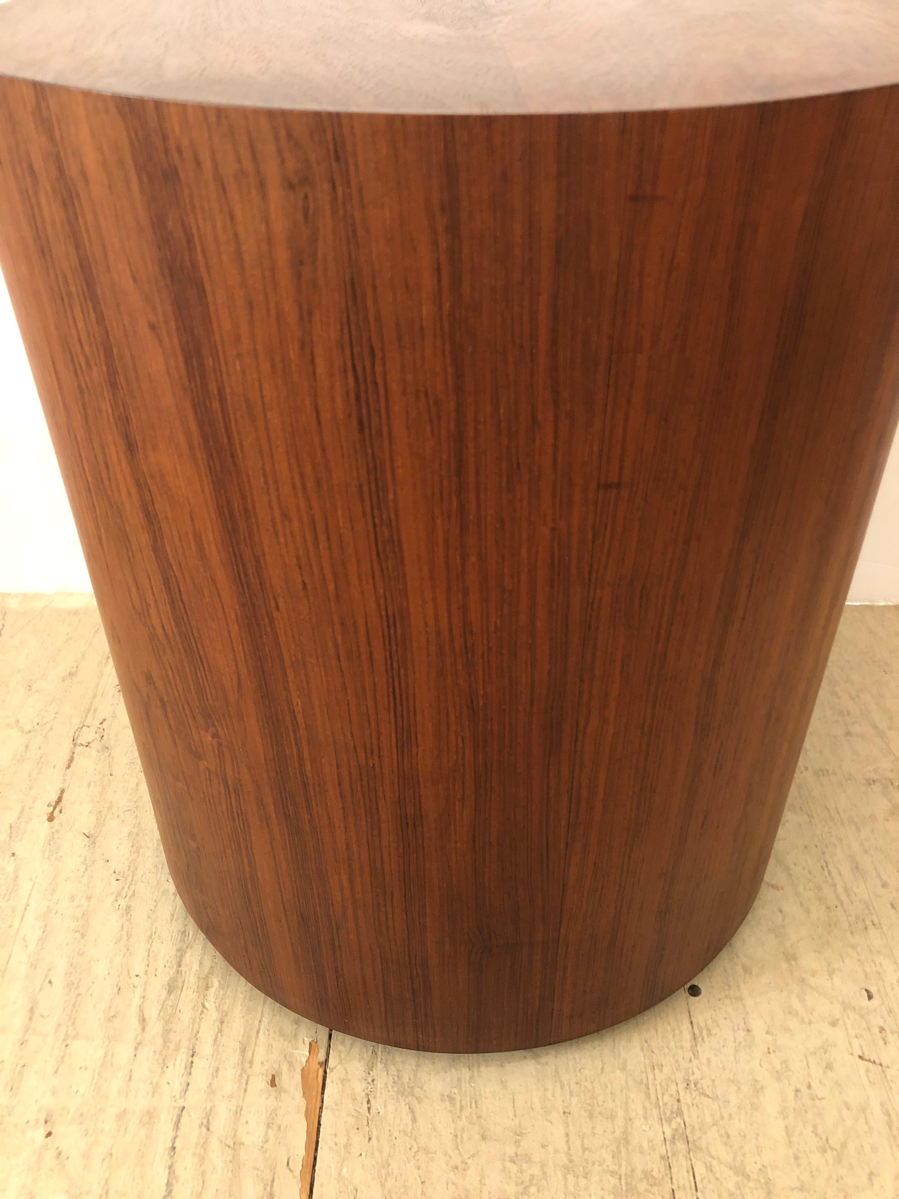 Stunning versatile cylindrical drum shaped end table having gorgeous grain in it's rosewood veneer. Hollow so not very heavy.