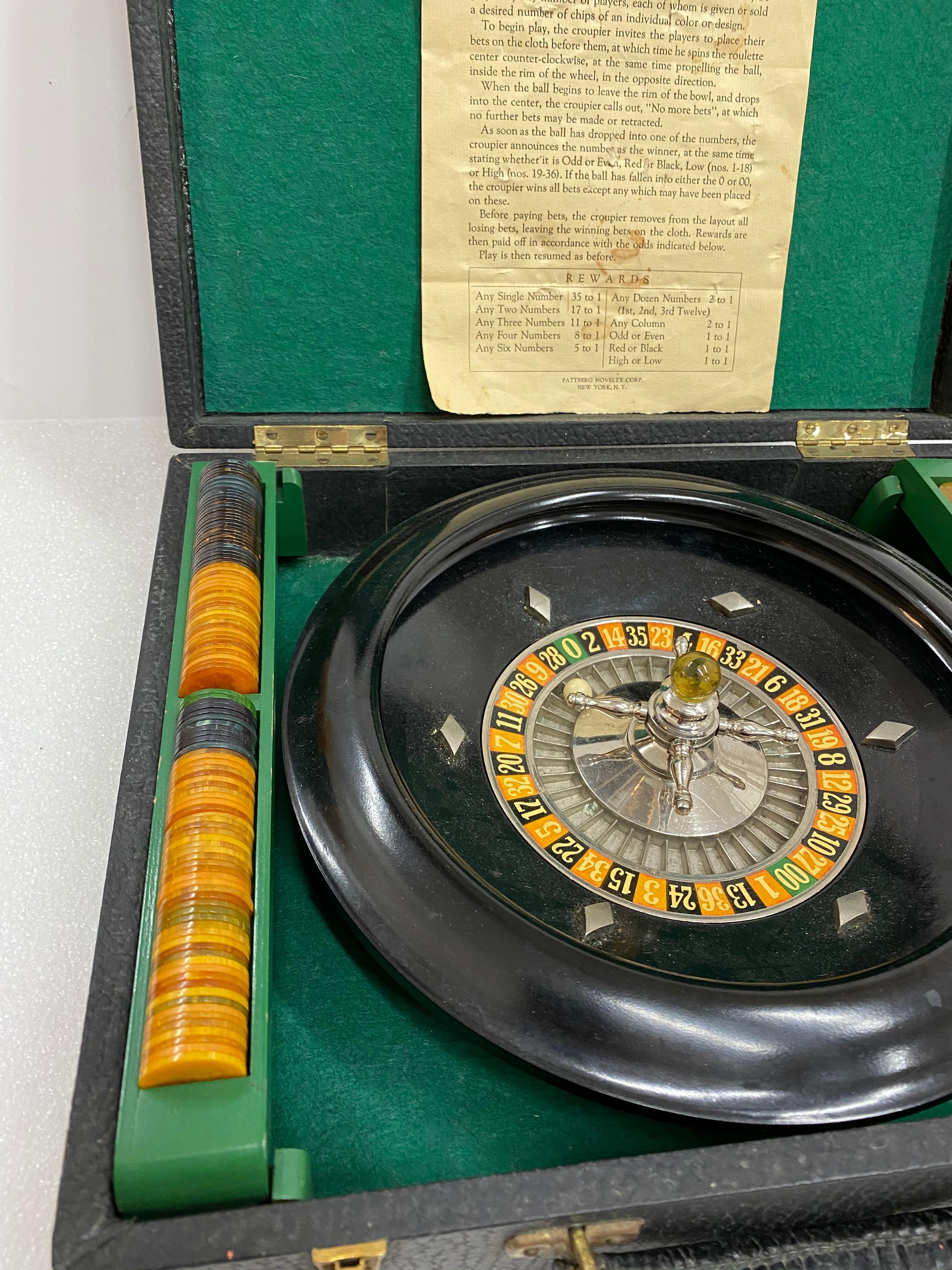 Mid-Century Modern Roulette Set with Bakelite Handle and Chips in Leather Case 3