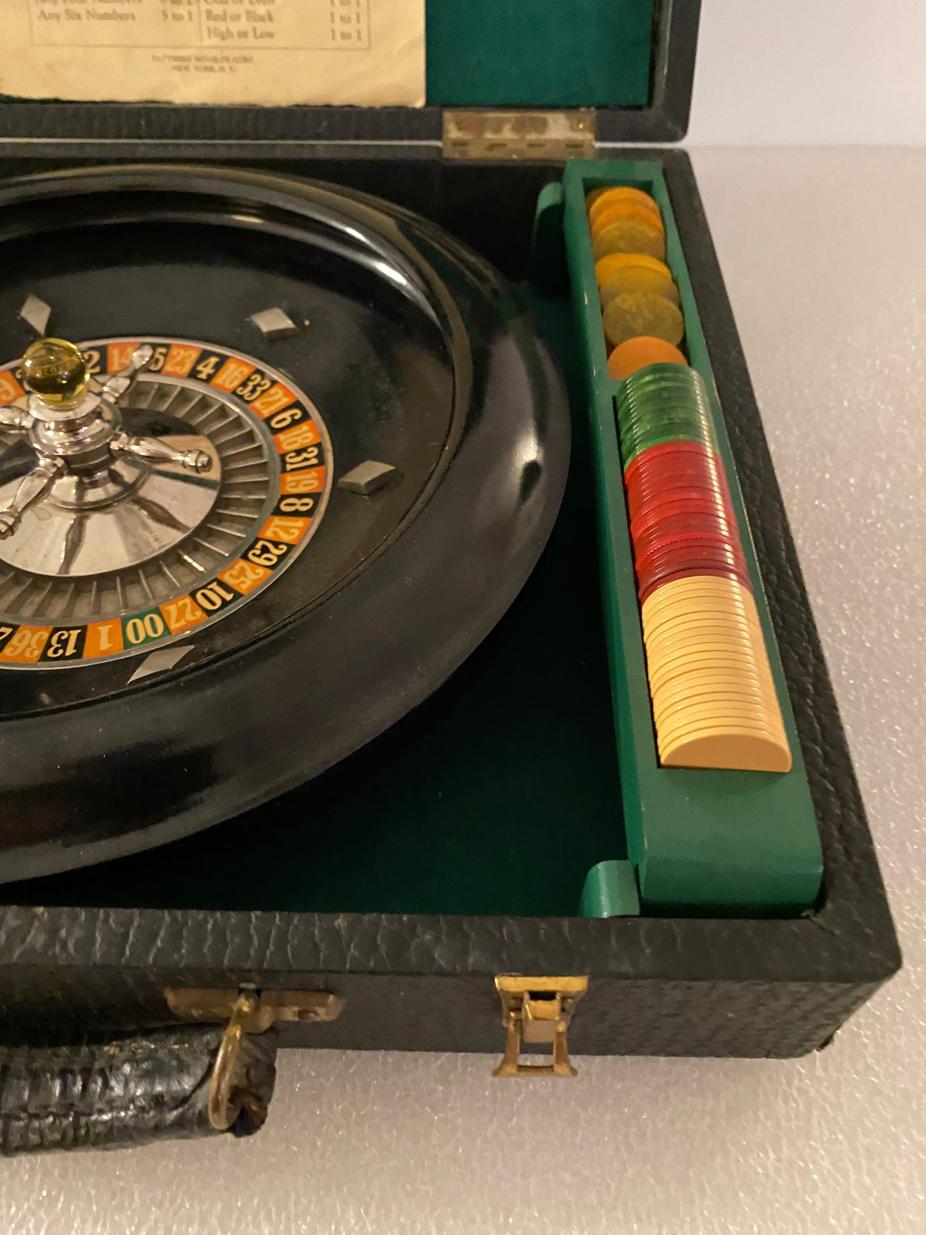 Mid-20th Century Mid-Century Modern Roulette Set with Bakelite Handle and Chips in Leather Case