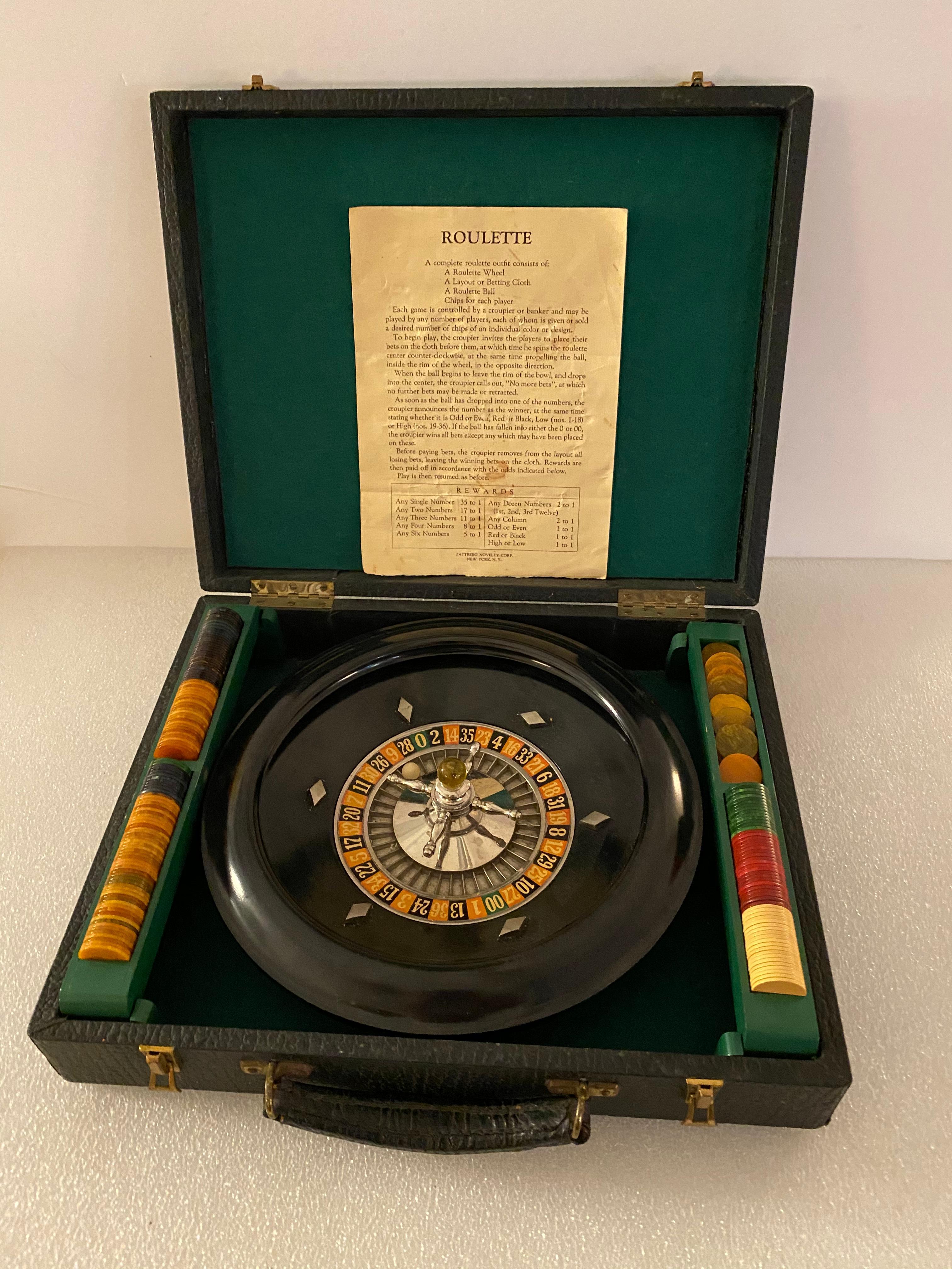 Mid-Century Modern Roulette Set with Bakelite Handle and Chips in Leather Case 1