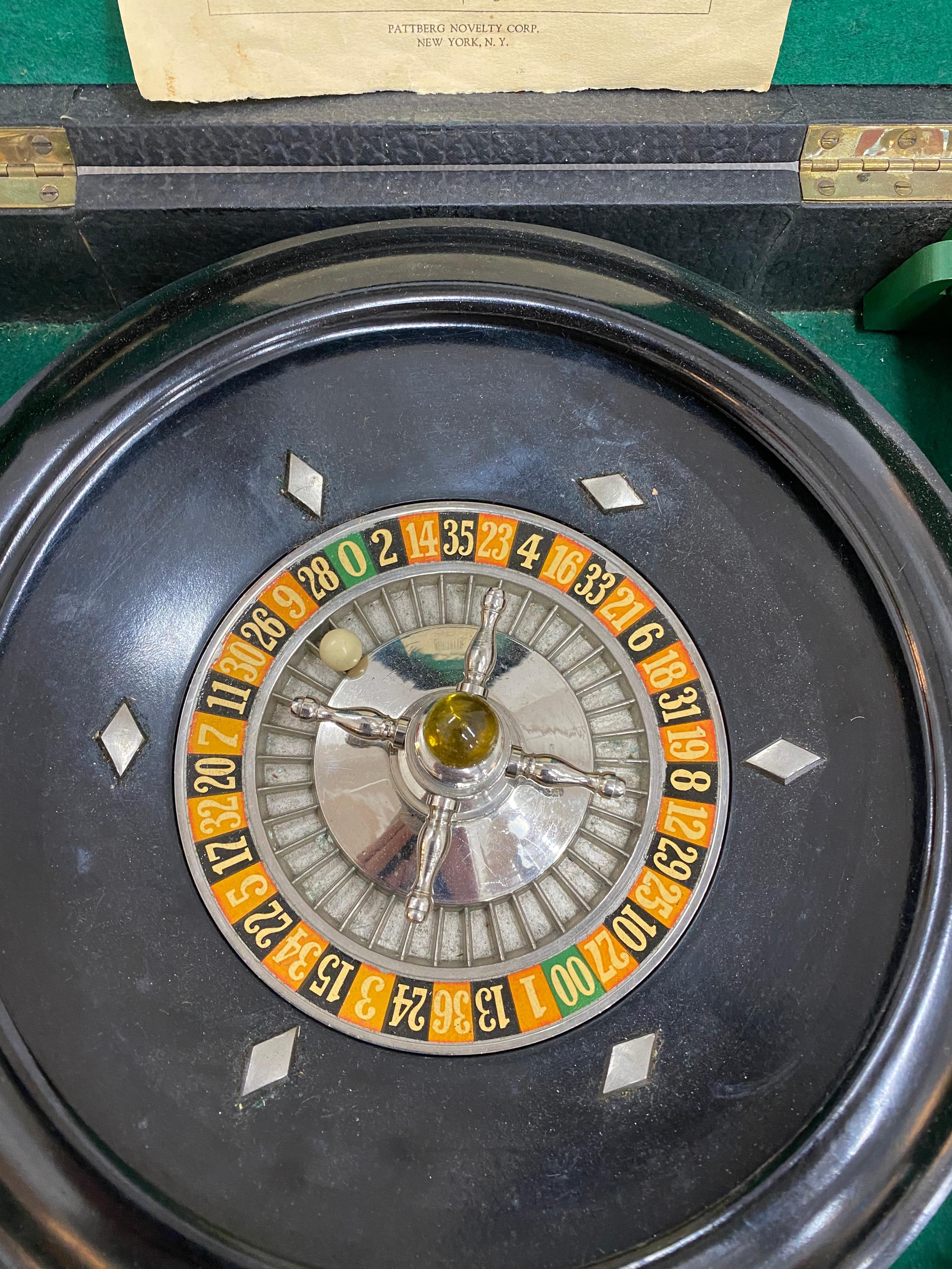 Mid-Century Modern Roulette Set with Bakelite Handle and Chips in Leather Case 2