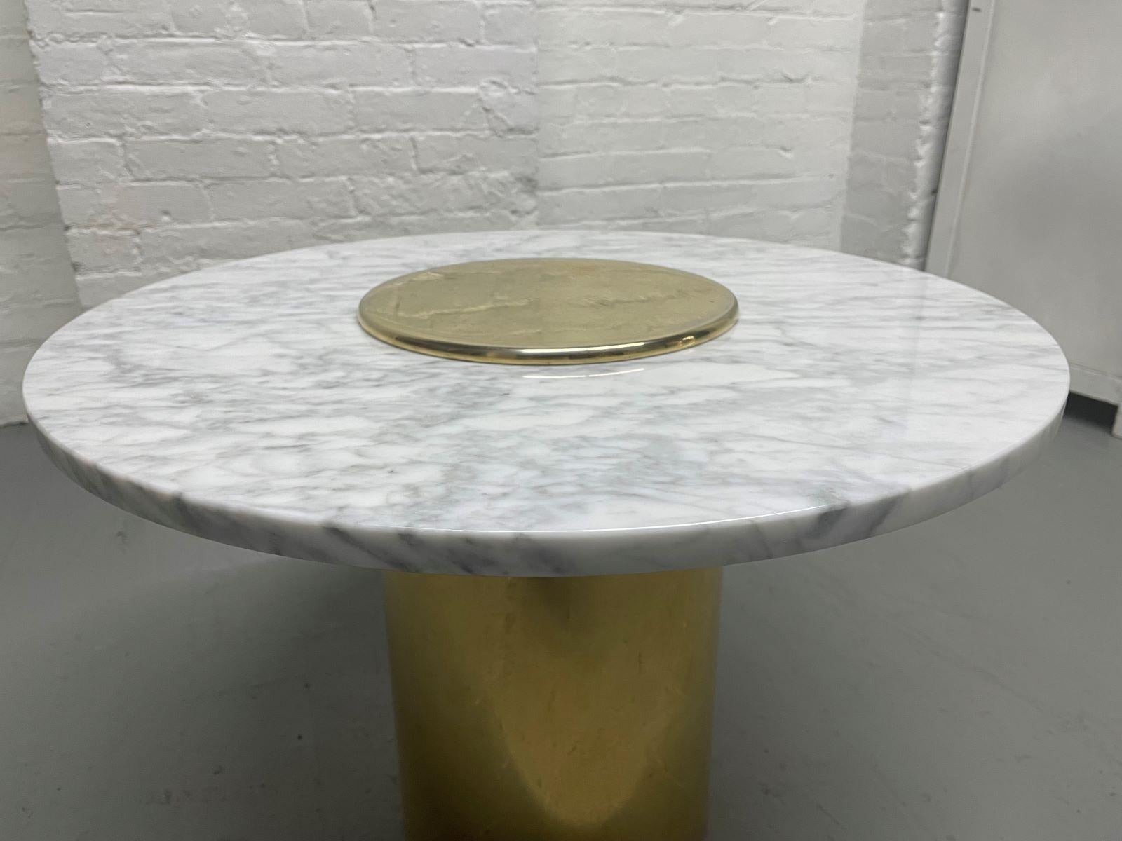Mid-Century Modern Round Carrara Marble Top Side Table In Good Condition For Sale In New York, NY