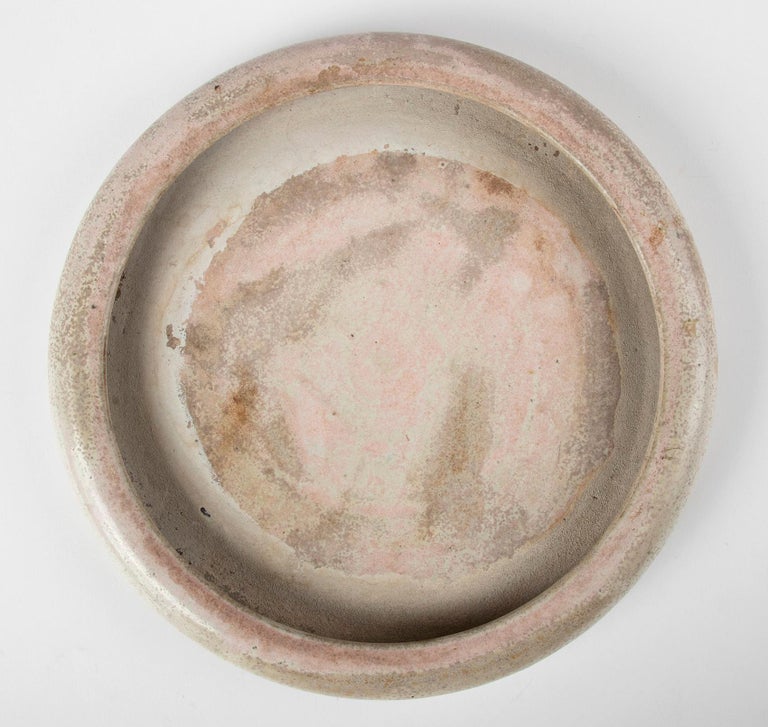 Beautiful ceramic bowl from the French workshop Guérin.
The bowl has a beautiful gray-pink glaze.
An imperfection can be seen at the bottom of the shell, a brown spot. This is not damage, but occurs during the firing process of the ceramic. A nice