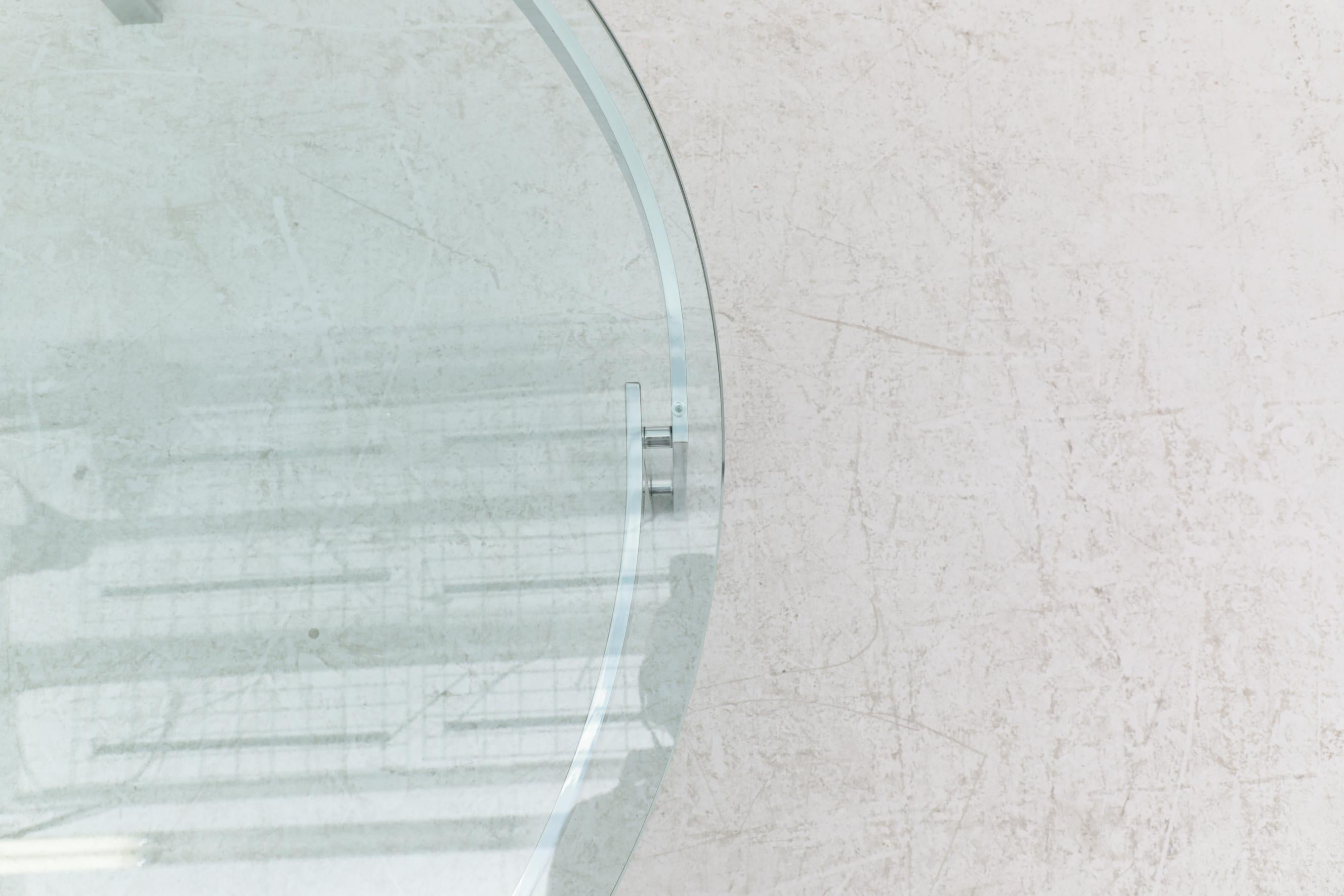 Verre Tables basses rondes modernes du milieu du siècle dernier en chrome et verre plaqué par Metaform en vente