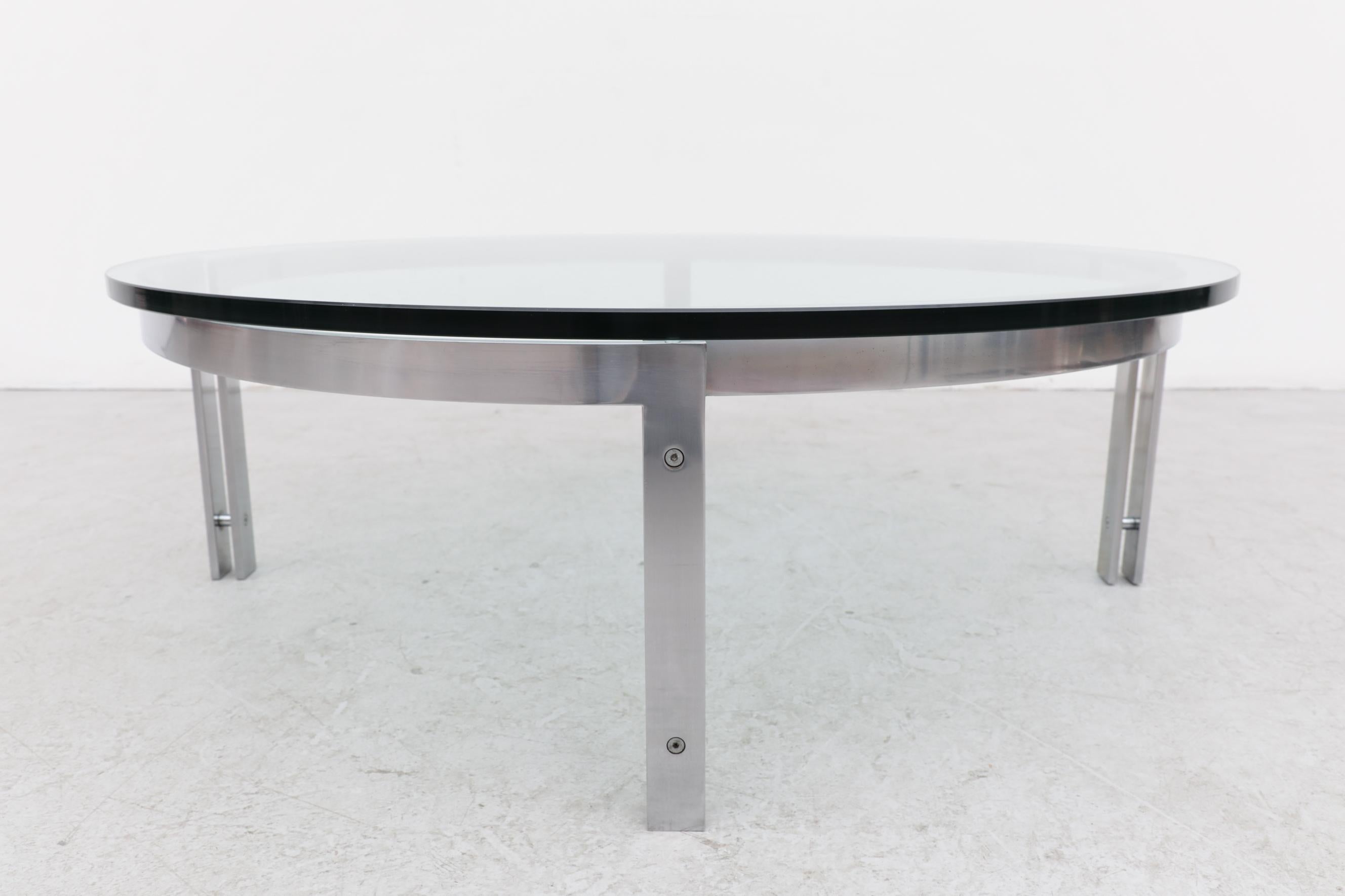 Tables basses rondes modernes du milieu du siècle dernier en chrome et verre plaqué par Metaform en vente 1