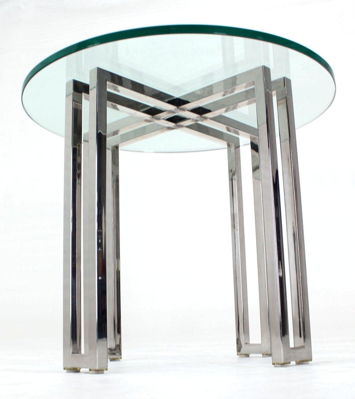 Mid-Century Modern The Moderns Round Chrome Base Glass Top Side End Center Lamp Stand  en vente