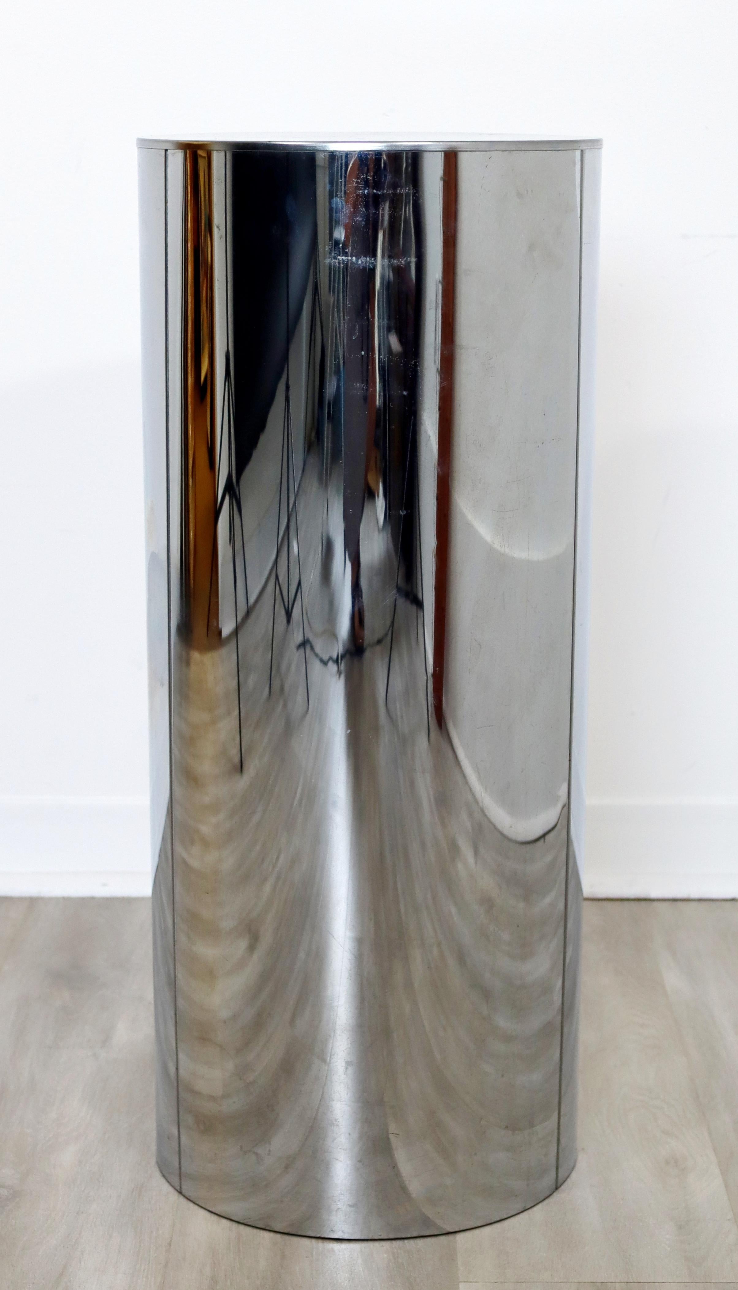 For your consideration is a terrific, chrome, round display pedestal stand, in the style of Curtis Jeré or Paul Mayan, circa the 1960s. In very good vintage condition. The dimensions are 12