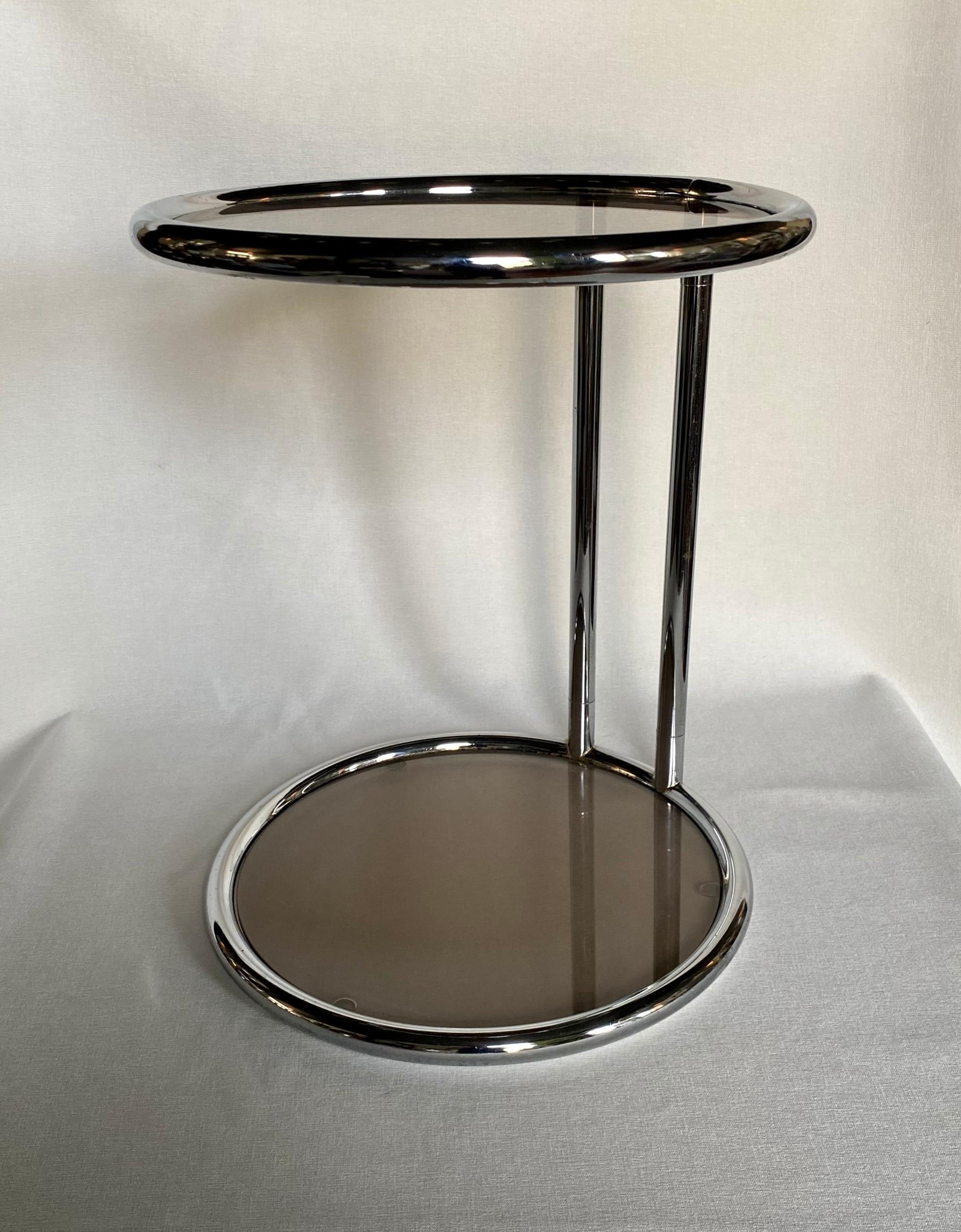 Mid Century Modern Round Chrome & Glass Drinks Table in the Style of Eileen Gray In Good Condition In Lambertville, NJ