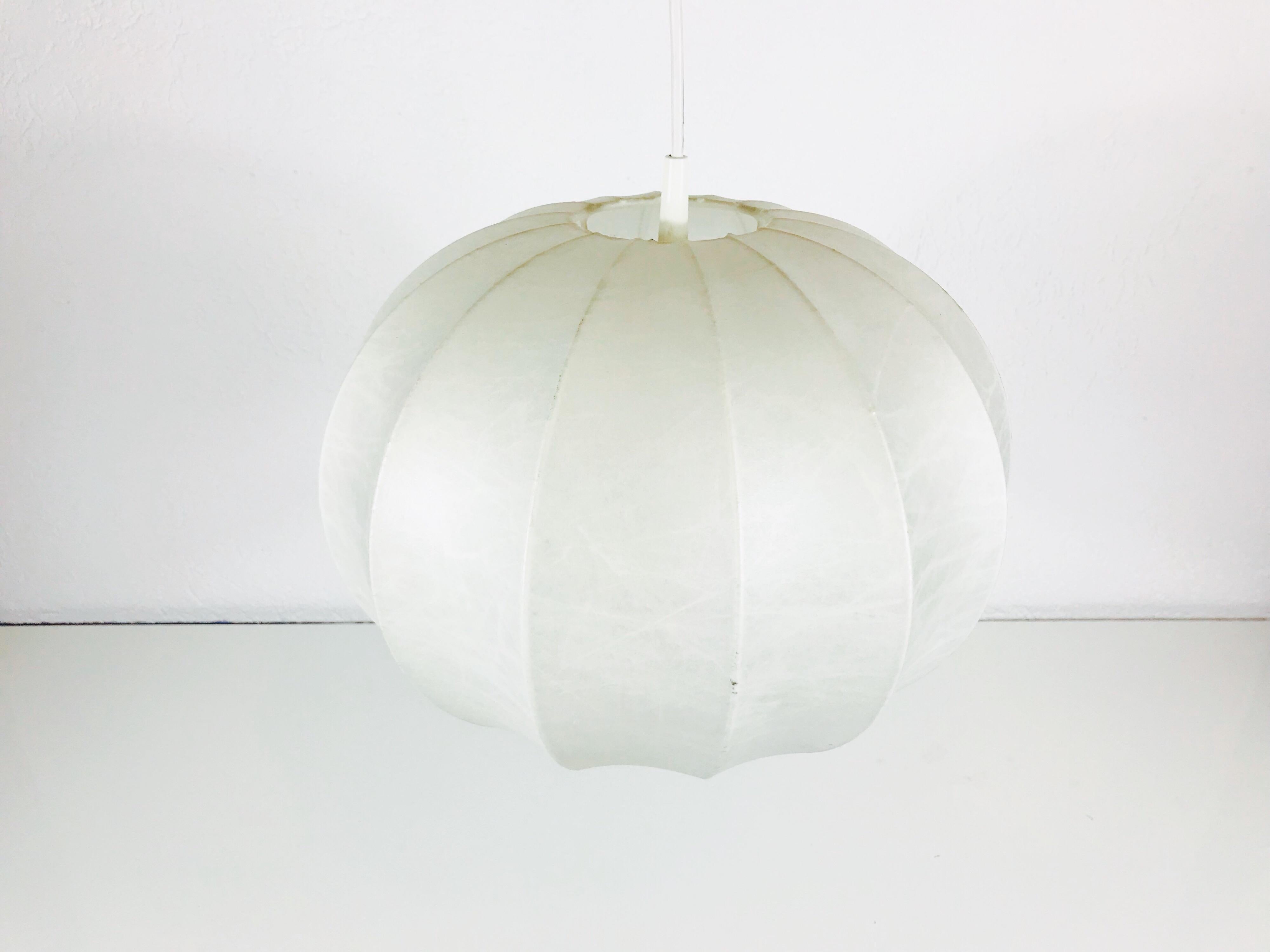 A cocoon hanging lamp made in Italy in the 1960s. It has a beautiful round design, which is similar to the lamps made by Castiglioni. The frame of the lamp is of bakelit. 

Measurements:

Height 30 cm

Diameter 27 cm

The light requires one