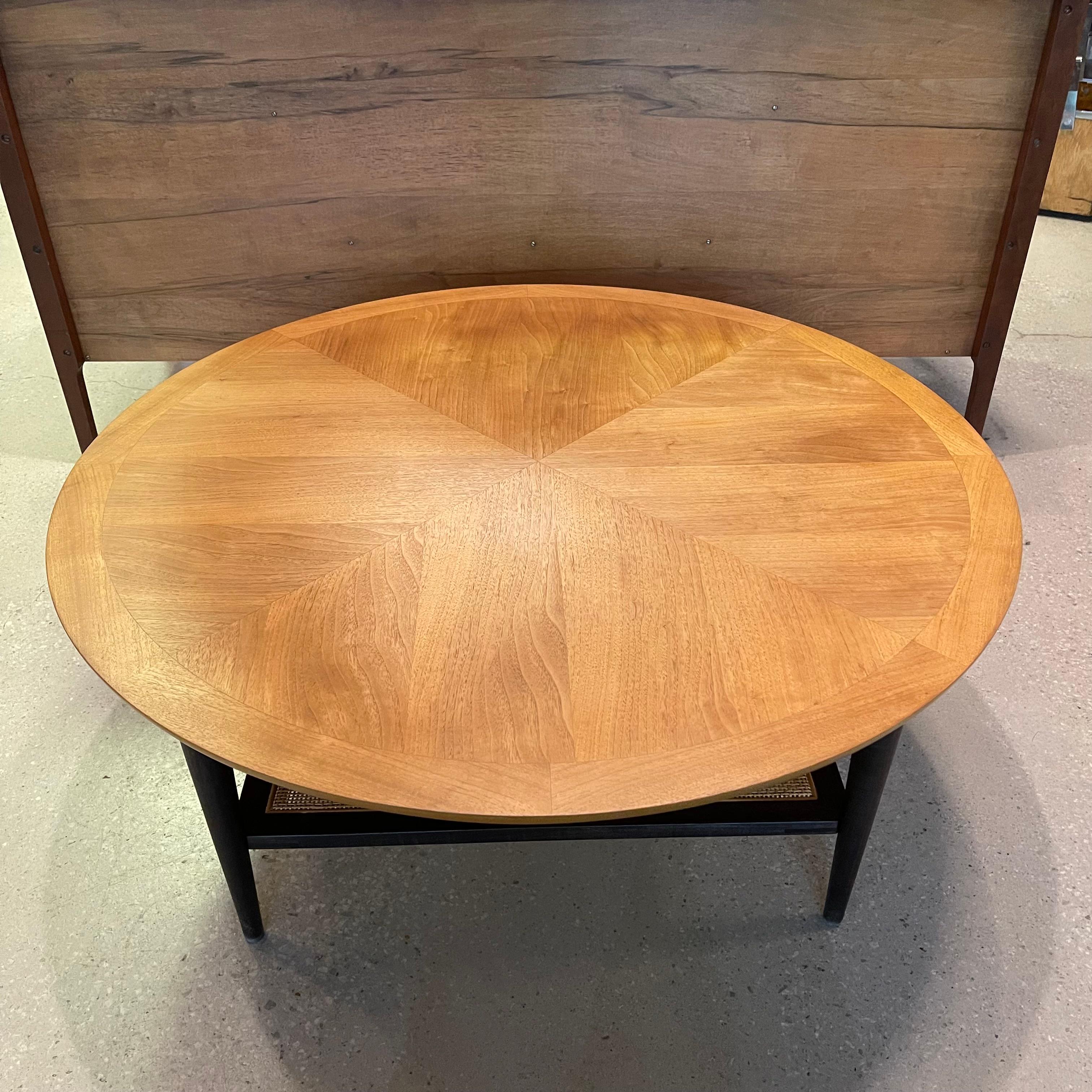 American Mid-Century Modern Round Coffee Table By Lane Alta Vista For Sale