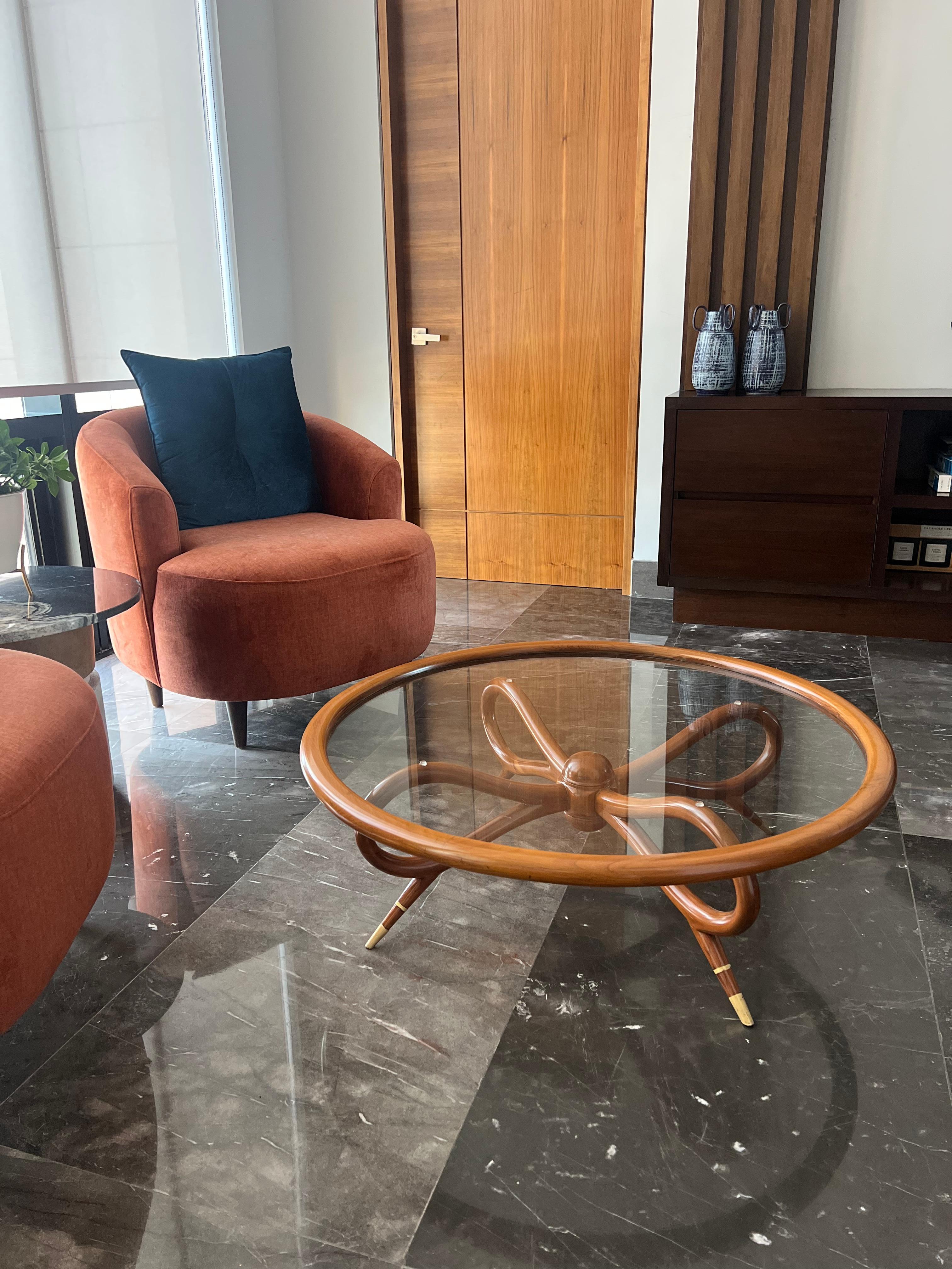 Mid-Century Modern Round Coffee Table For Sale 5