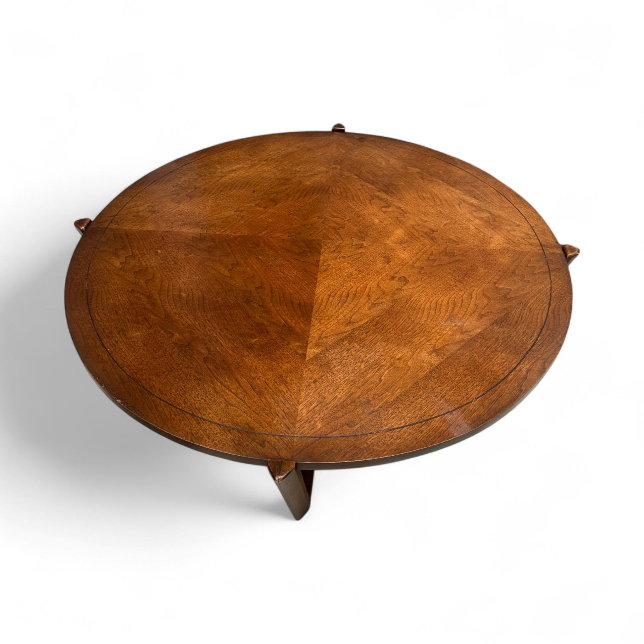 Bois Mid-Century Modern Round Coffee Table en vente