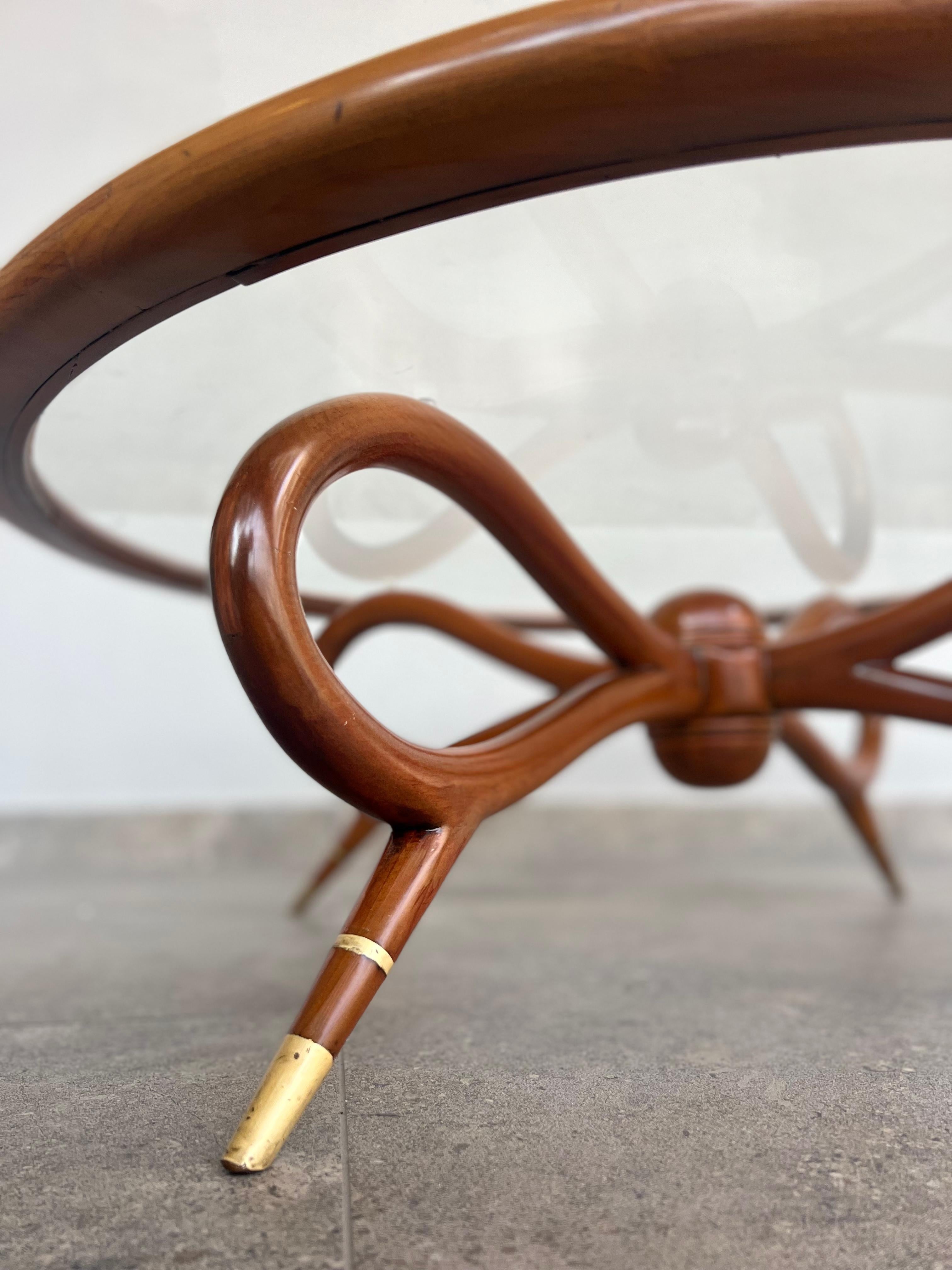 Mid-Century Modern Round Coffee Table For Sale 1
