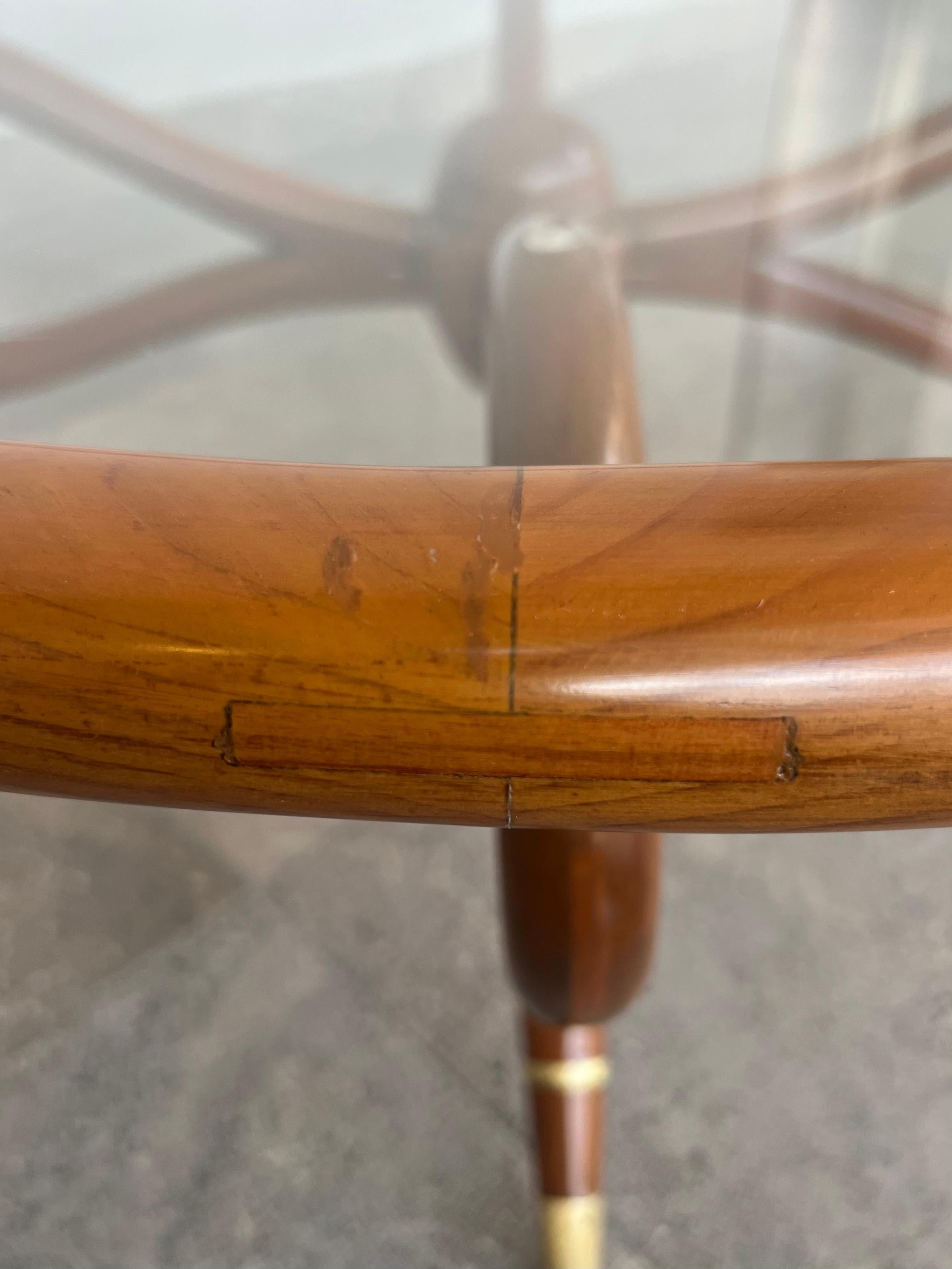 Mid-Century Modern Round Coffee Table For Sale 2