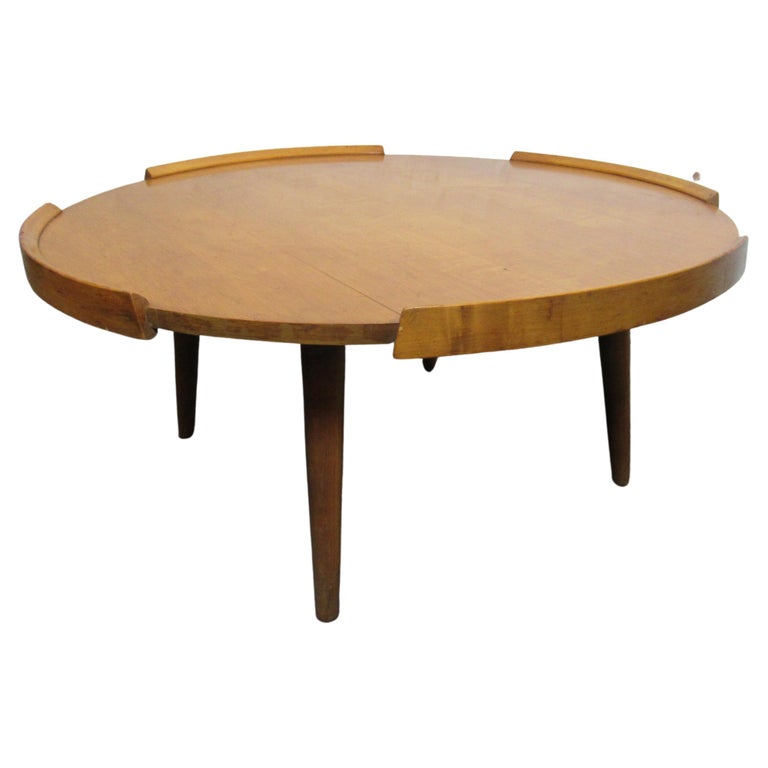 MidCentury Modern Round Coffee Table For Sale at 1stDibs