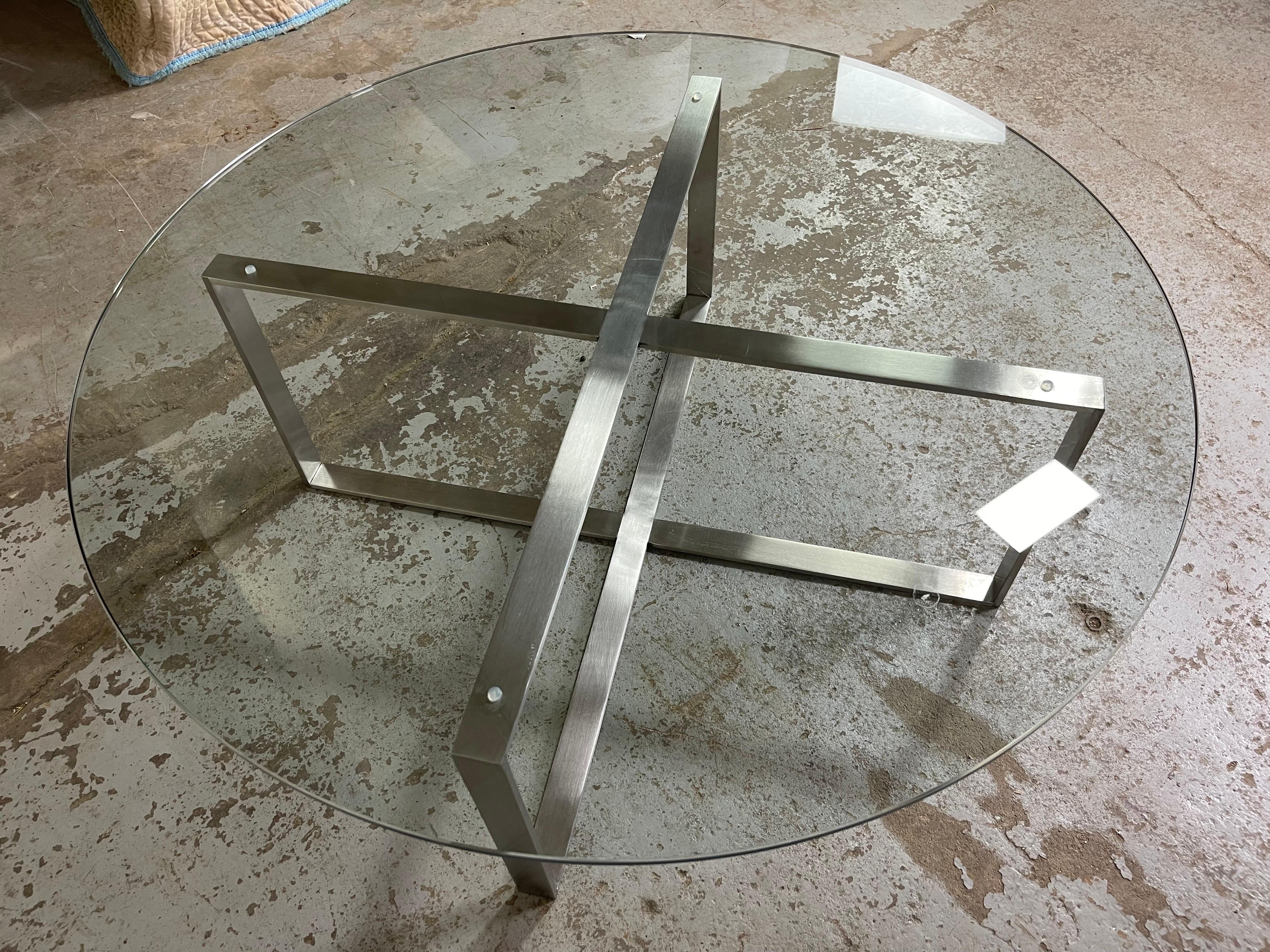 American Mid-Century Modern Round Coffee Table in Stainless Steel and Glass by Bernhardt For Sale