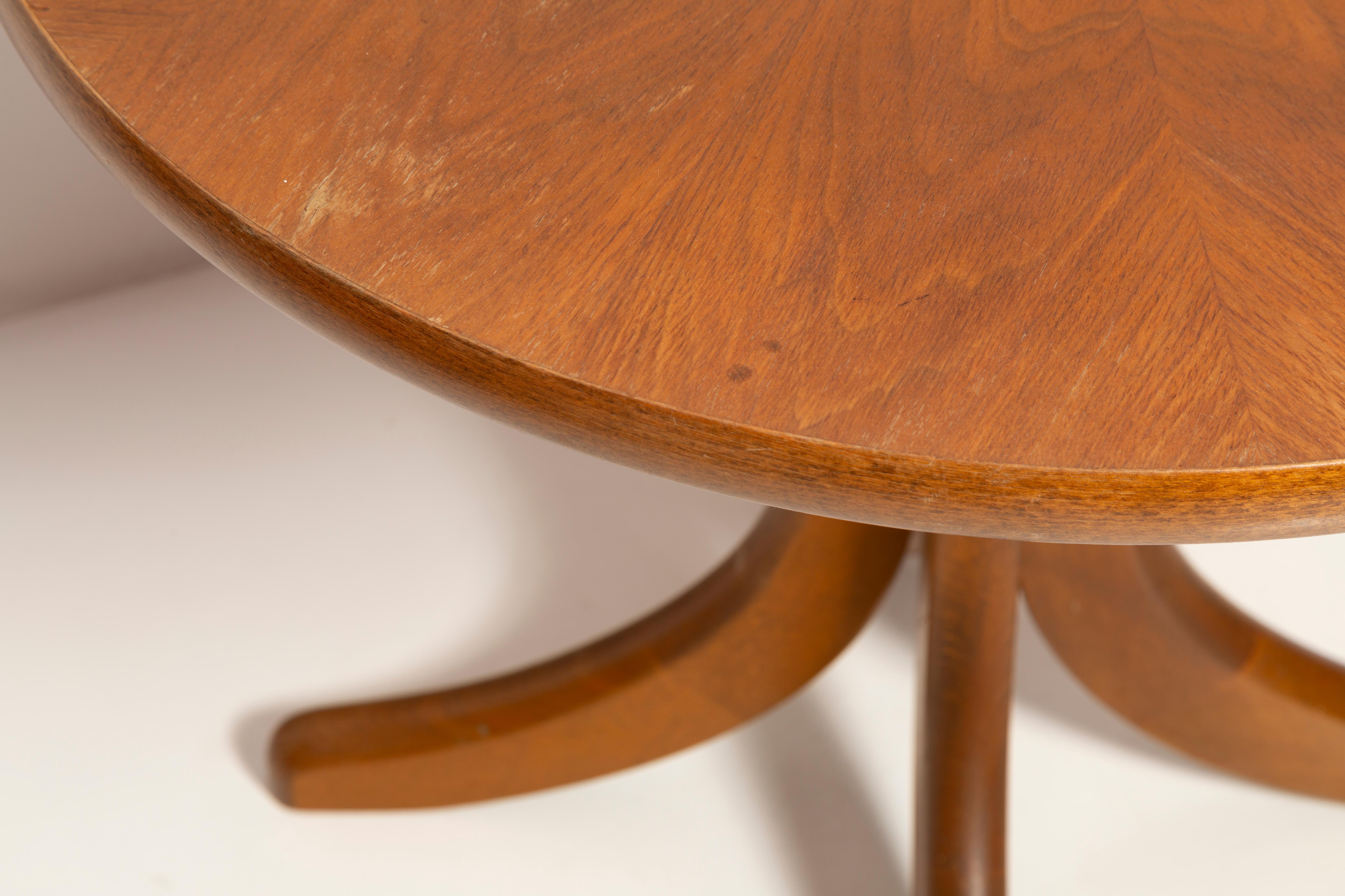 Beech Mid-Century Modern Round Coffee Table, Oak Wood, Poland, 1960s For Sale