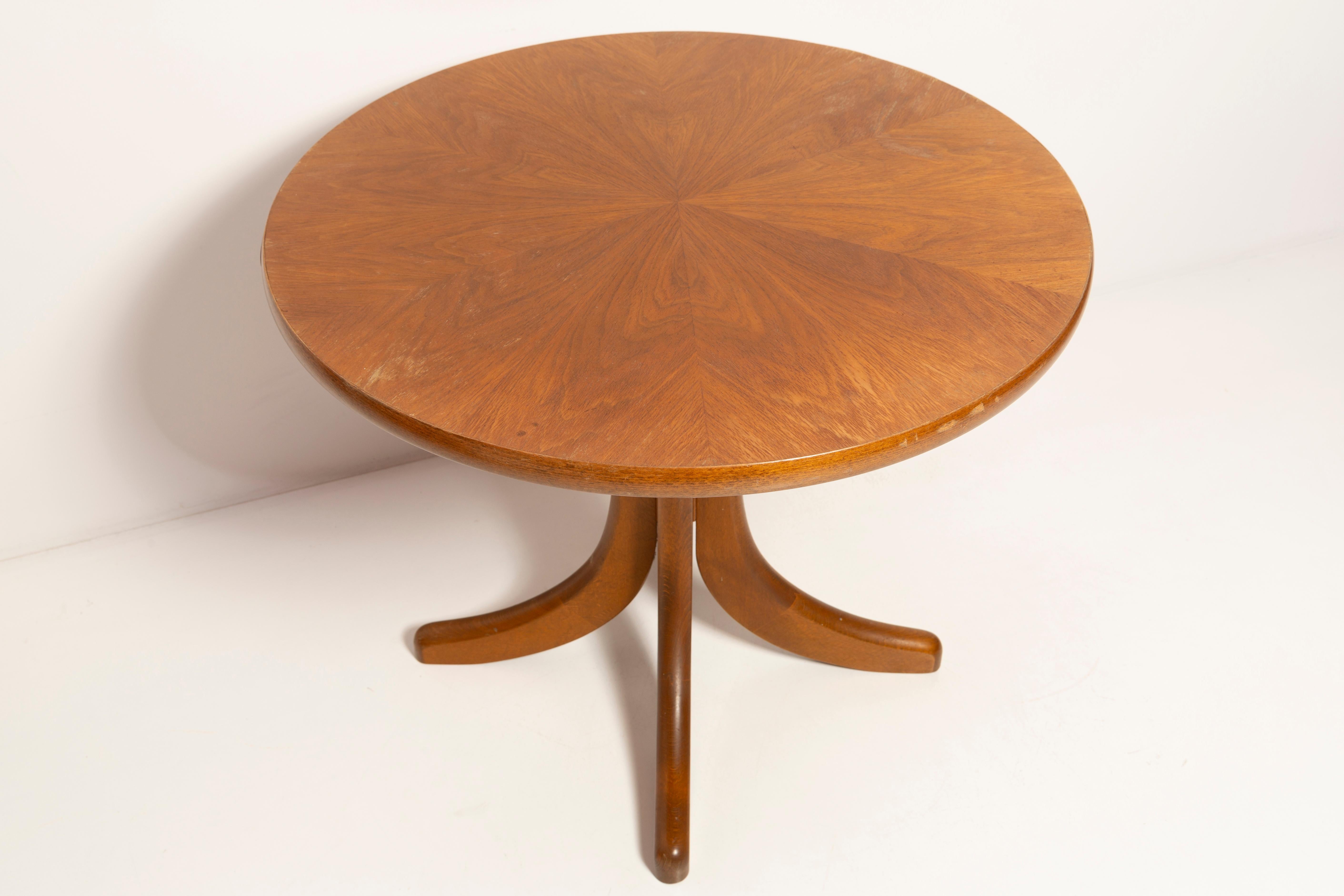 Hêtre Table basse ronde moderne du milieu du siècle, bois de chêne, Pologne, années 1960 en vente