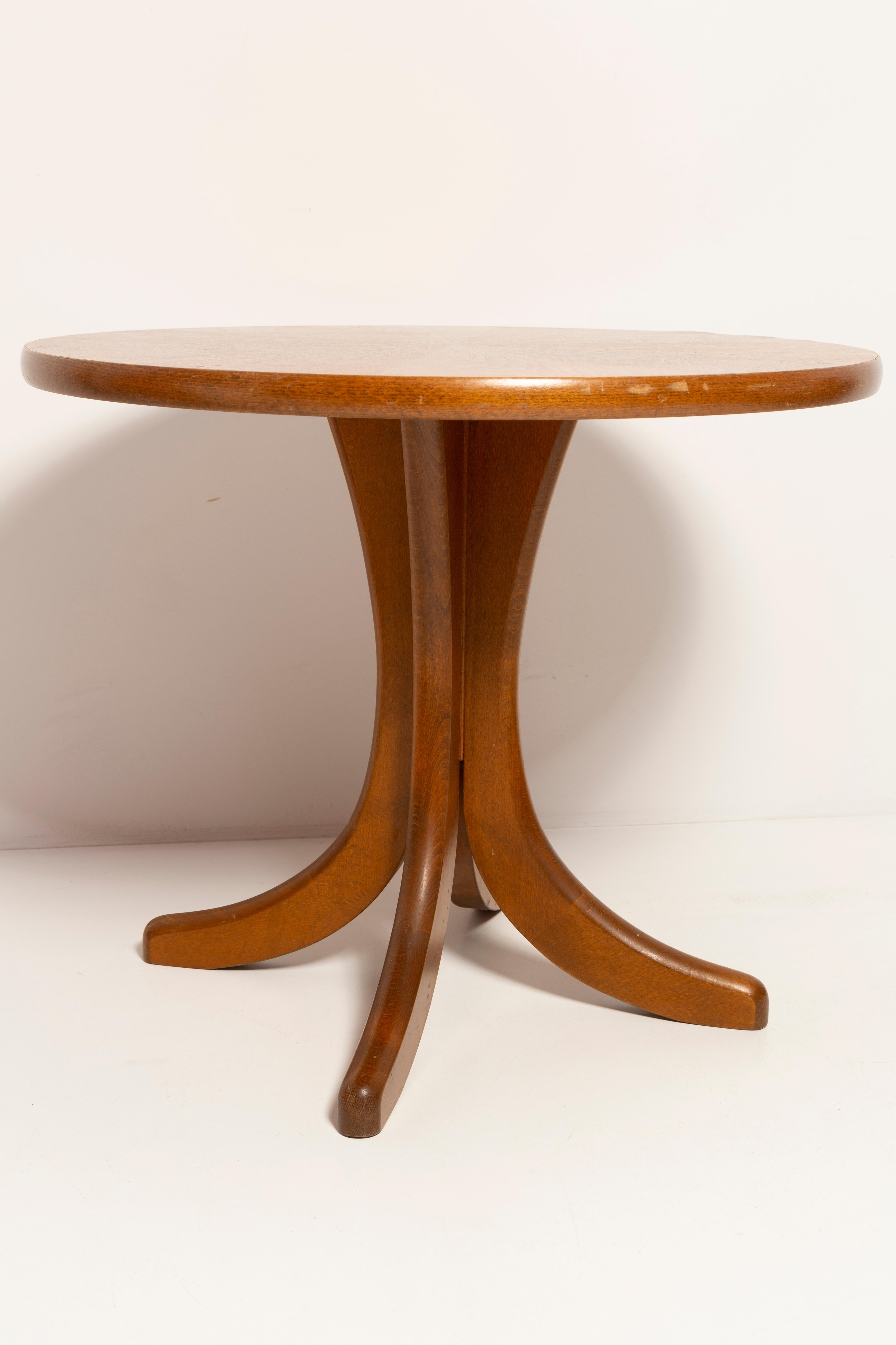 Table basse ronde moderne du milieu du siècle, bois de chêne, Pologne, années 1960 en vente 1