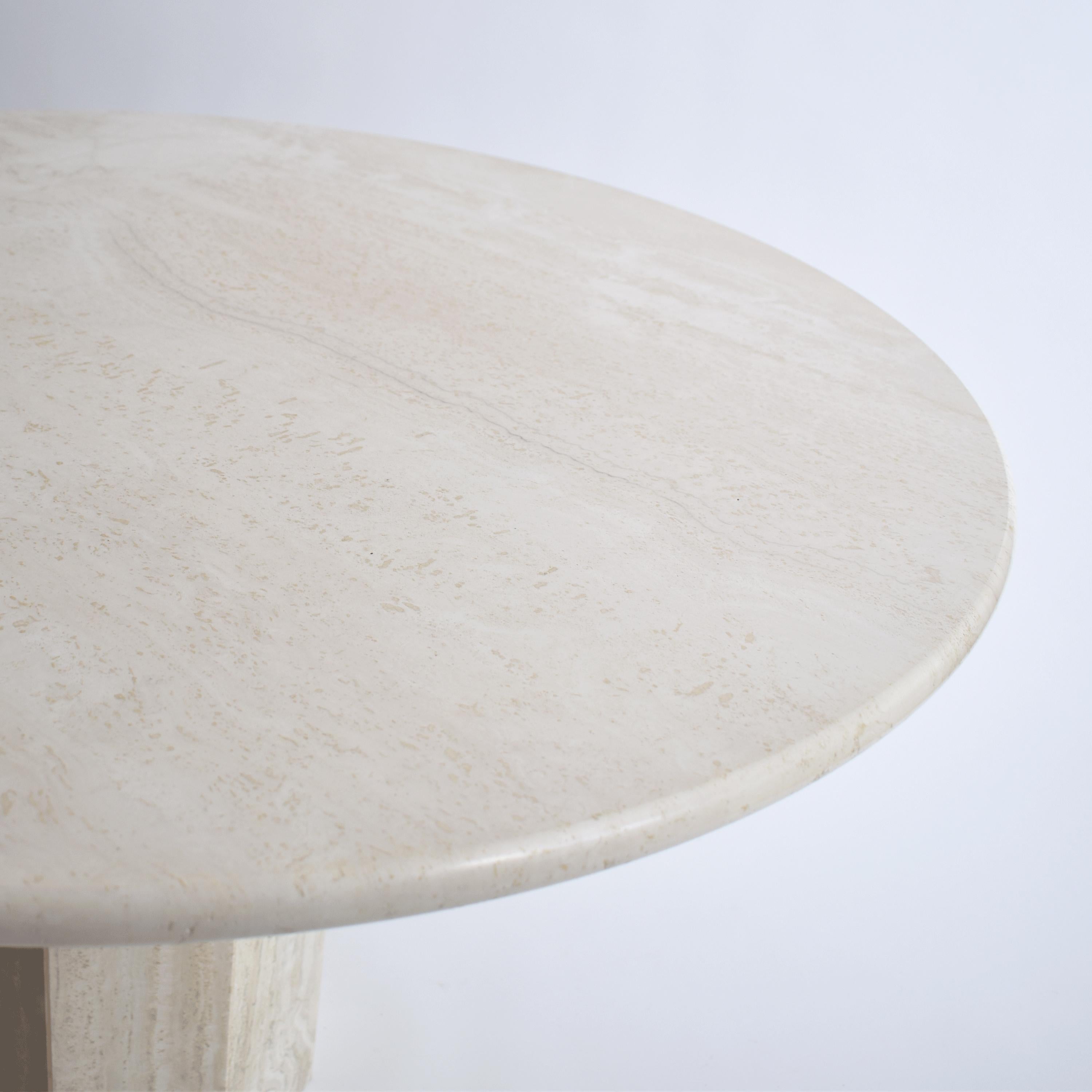 Polished Mid-Century Modern Round Cream Travertine Dining Table, Italy, 1970