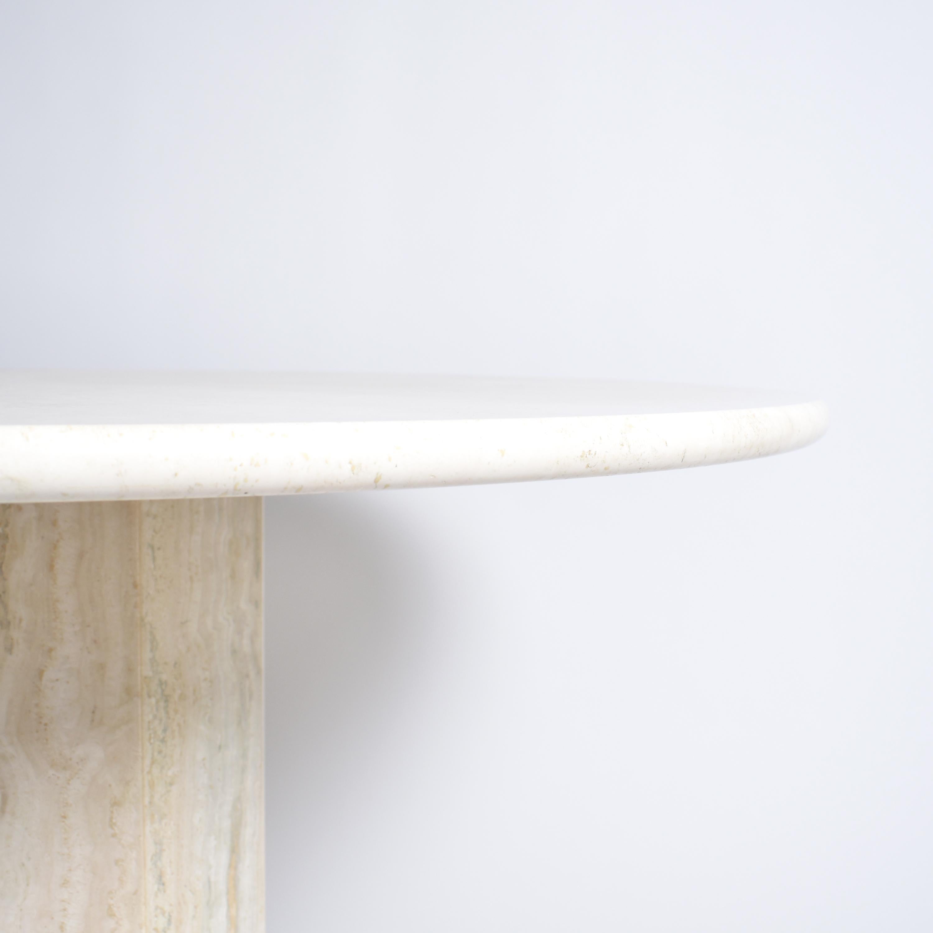 Mid-Century Modern Round Cream Travertine Dining Table, Italy, 1970 In Good Condition In Le Grand-Saconnex, CH