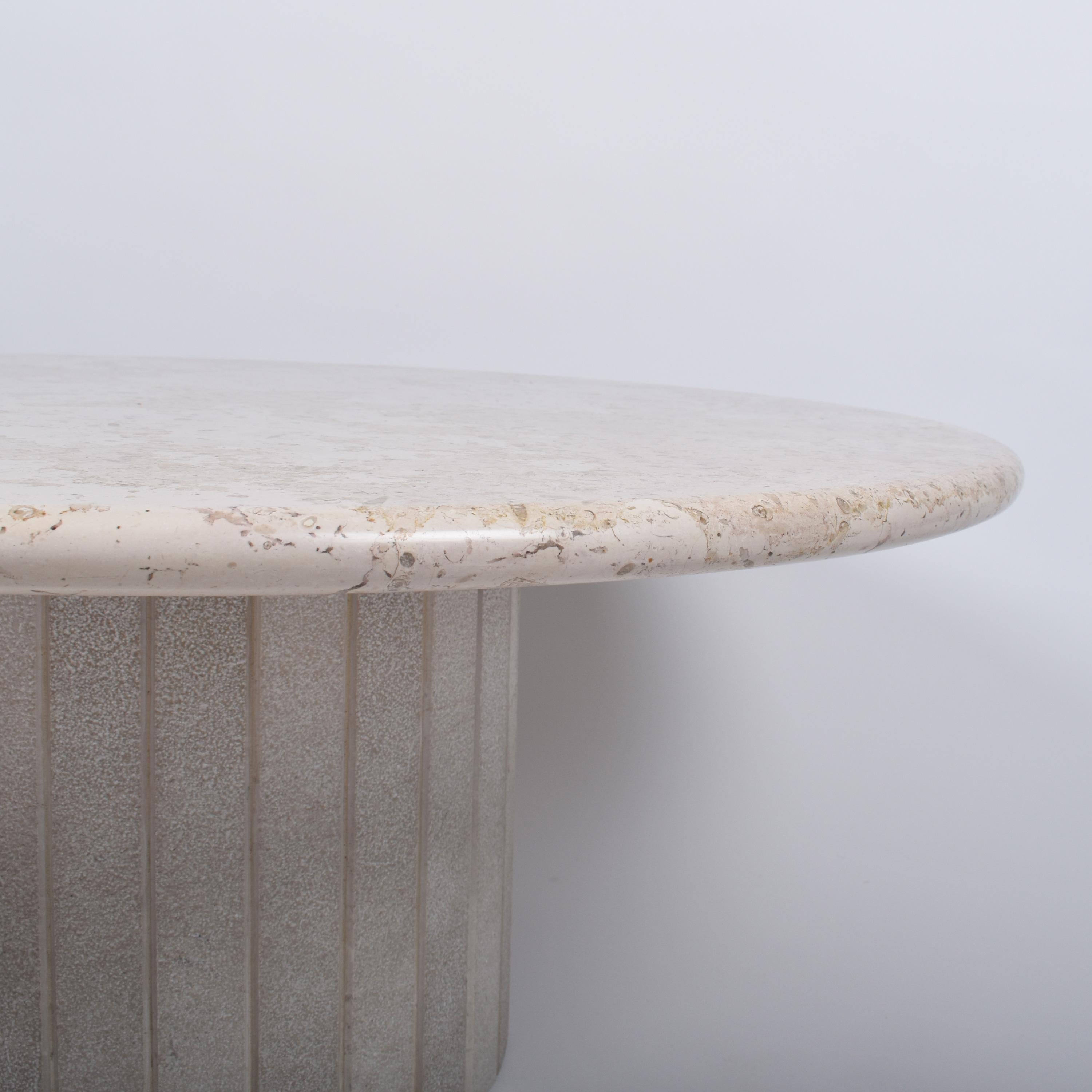 Italian Mid-Century Modern Round Cream Travertine Pedestal Coffee Table, 1970, Italy