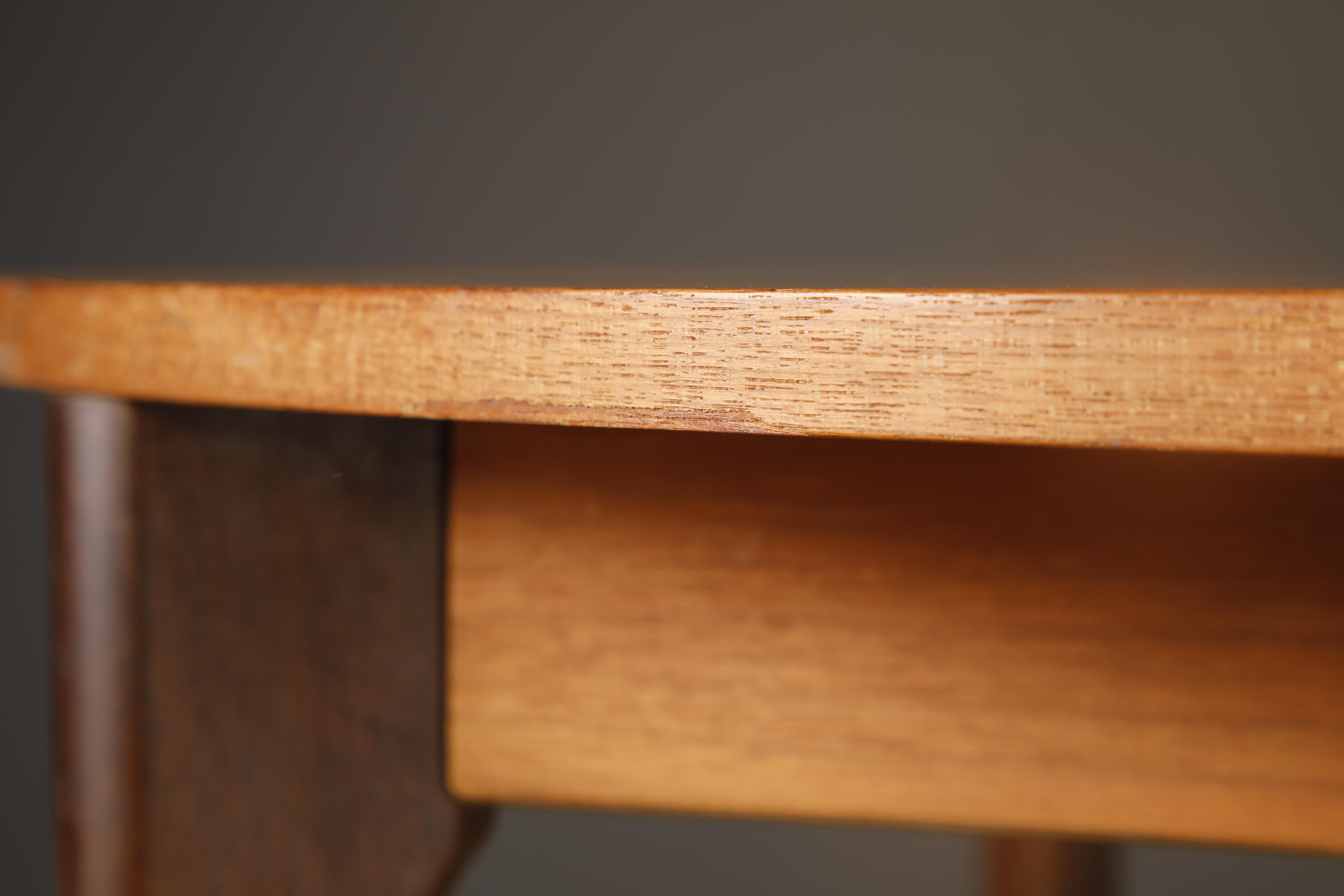 Mid-Century Modern Round Dining / Café / Game Table, Denmark, 1960s For Sale 4
