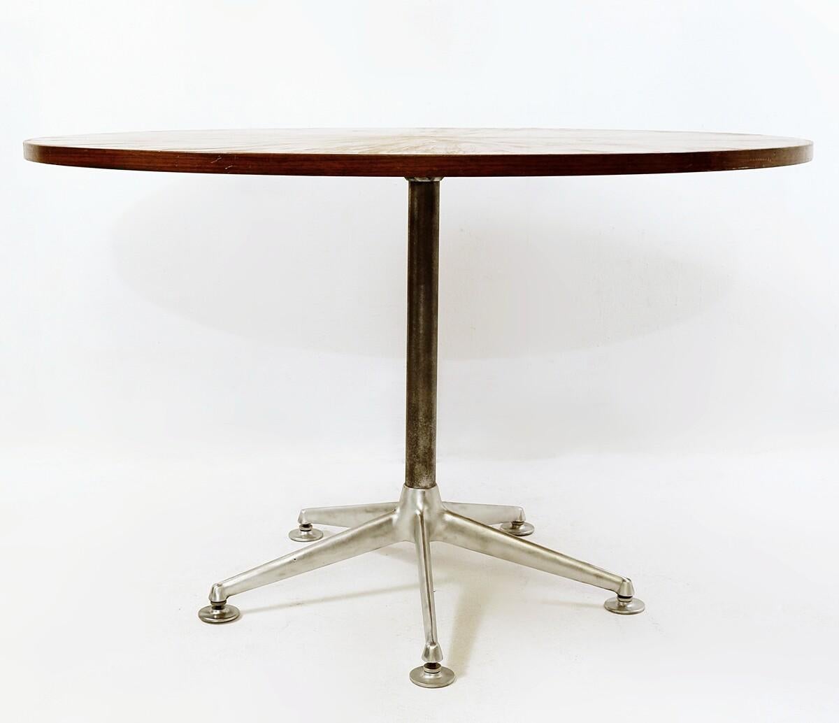 Mid Century Modern Round Dining Table by Ico Parisi for MIM Roma 4