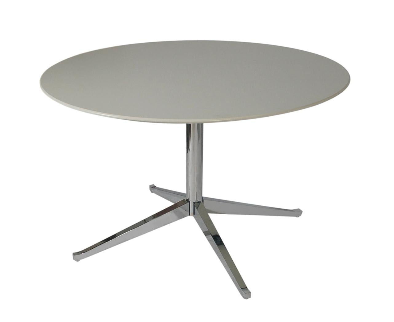 Mid-Century Modern Round Dining Table or Desk by Florence Knoll for Knoll In Good Condition In Philadelphia, PA