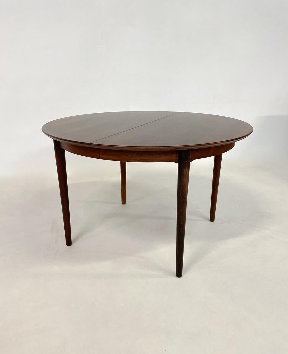 Mid-Century Modern Round Dining Table, with 2 extensions (120 - 170 - 220), 1960s.