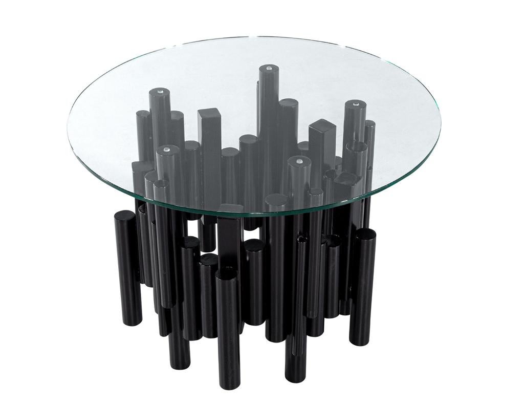 Américain Table ronde en verre et métal The Moderns en vente