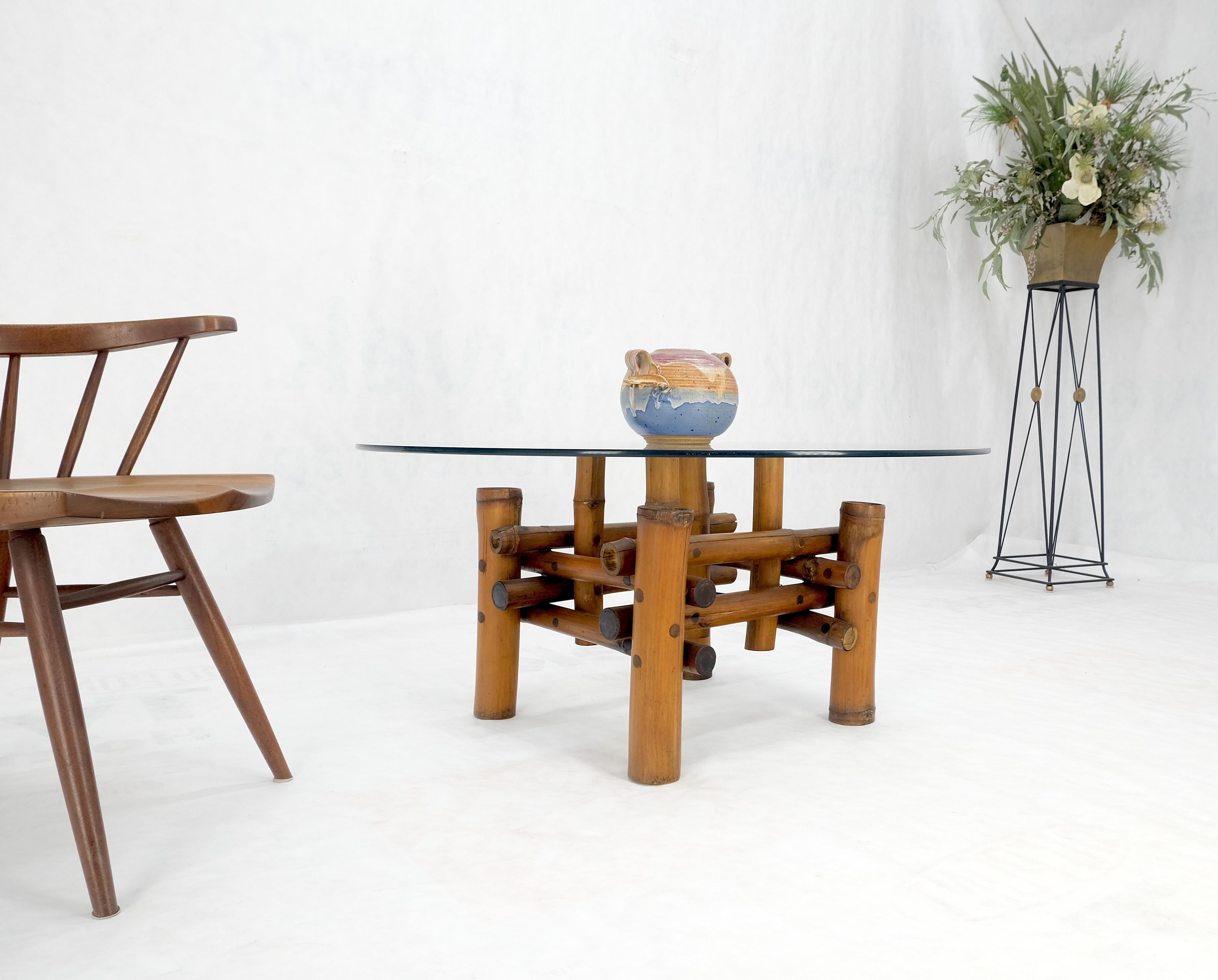 Table basse ronde mi-siècle moderne avec plateau en verre de diamètre épais et base en bambou MINT en vente 4