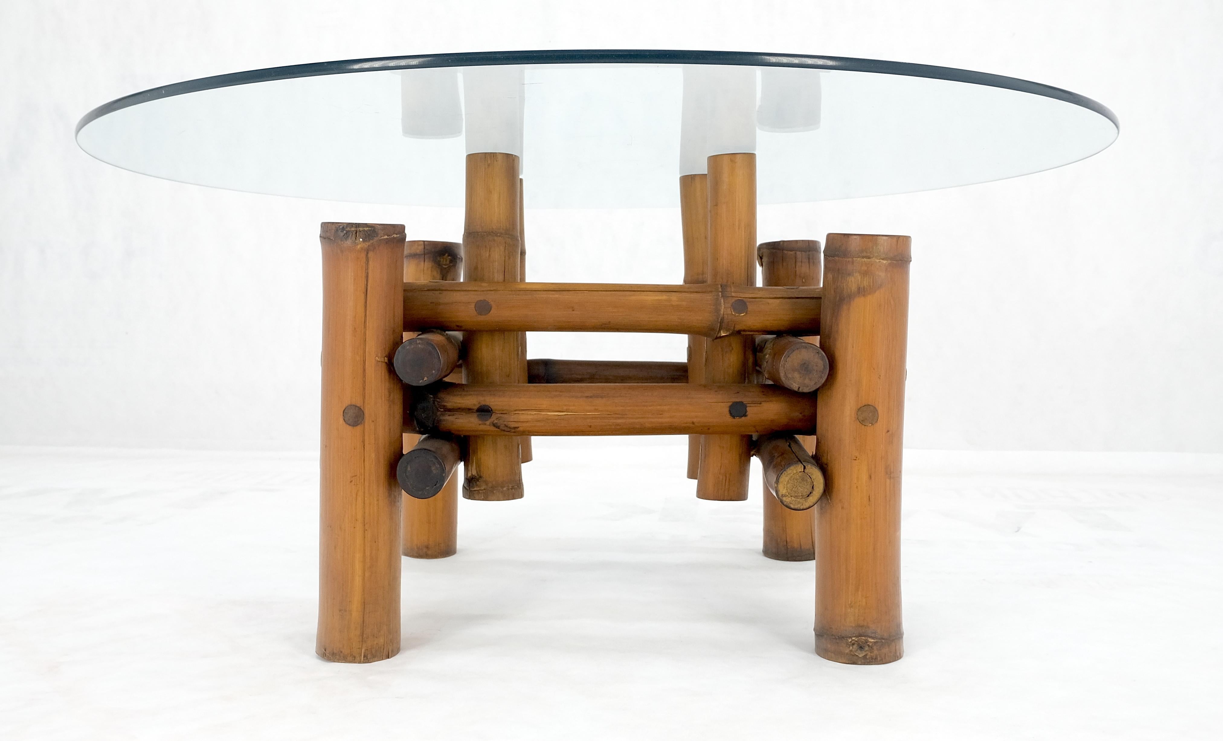 Table basse ronde mi-siècle moderne avec plateau en verre de diamètre épais et base en bambou MINT Bon état - En vente à Rockaway, NJ