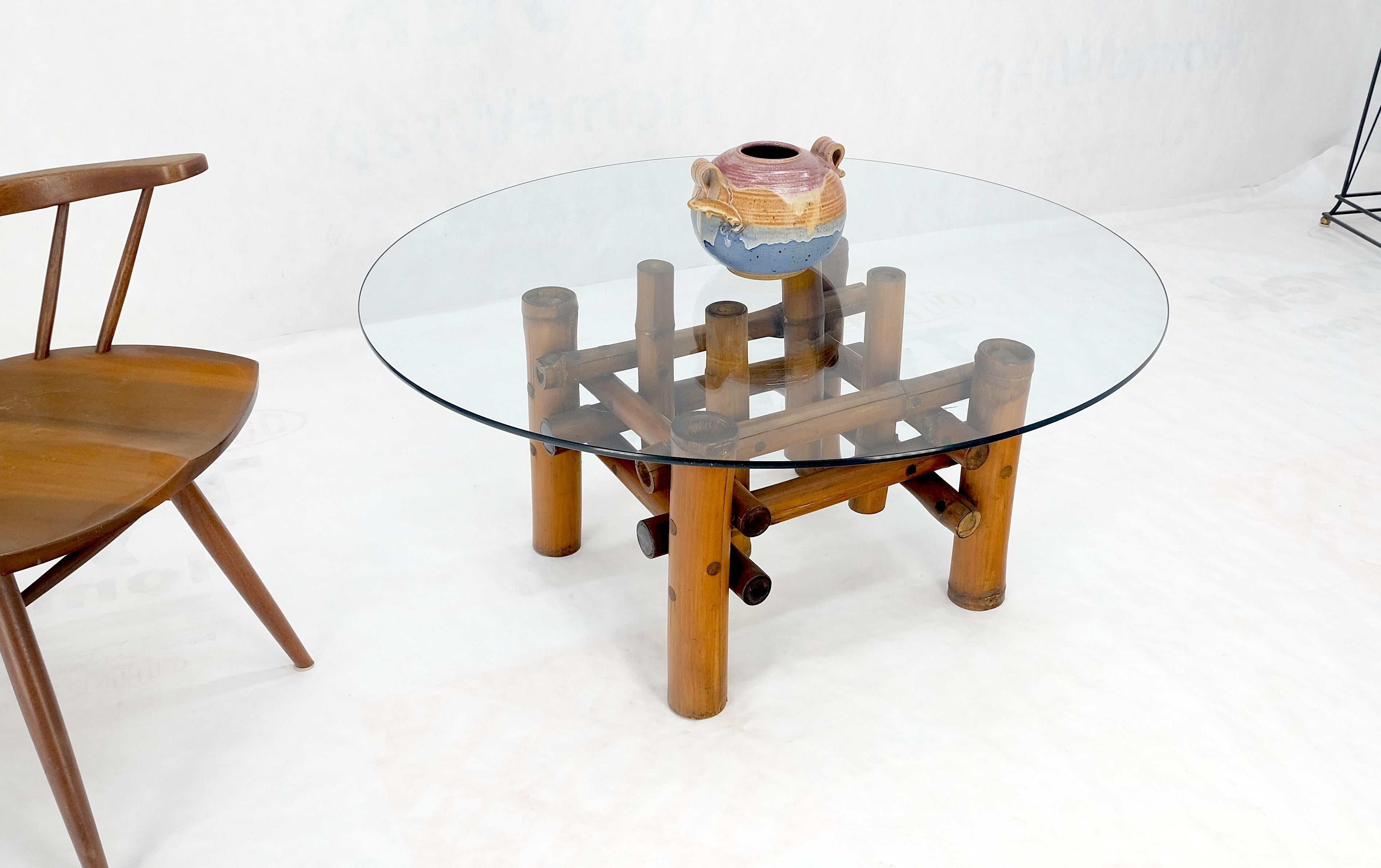 Table basse ronde mi-siècle moderne avec plateau en verre de diamètre épais et base en bambou MINT en vente 2